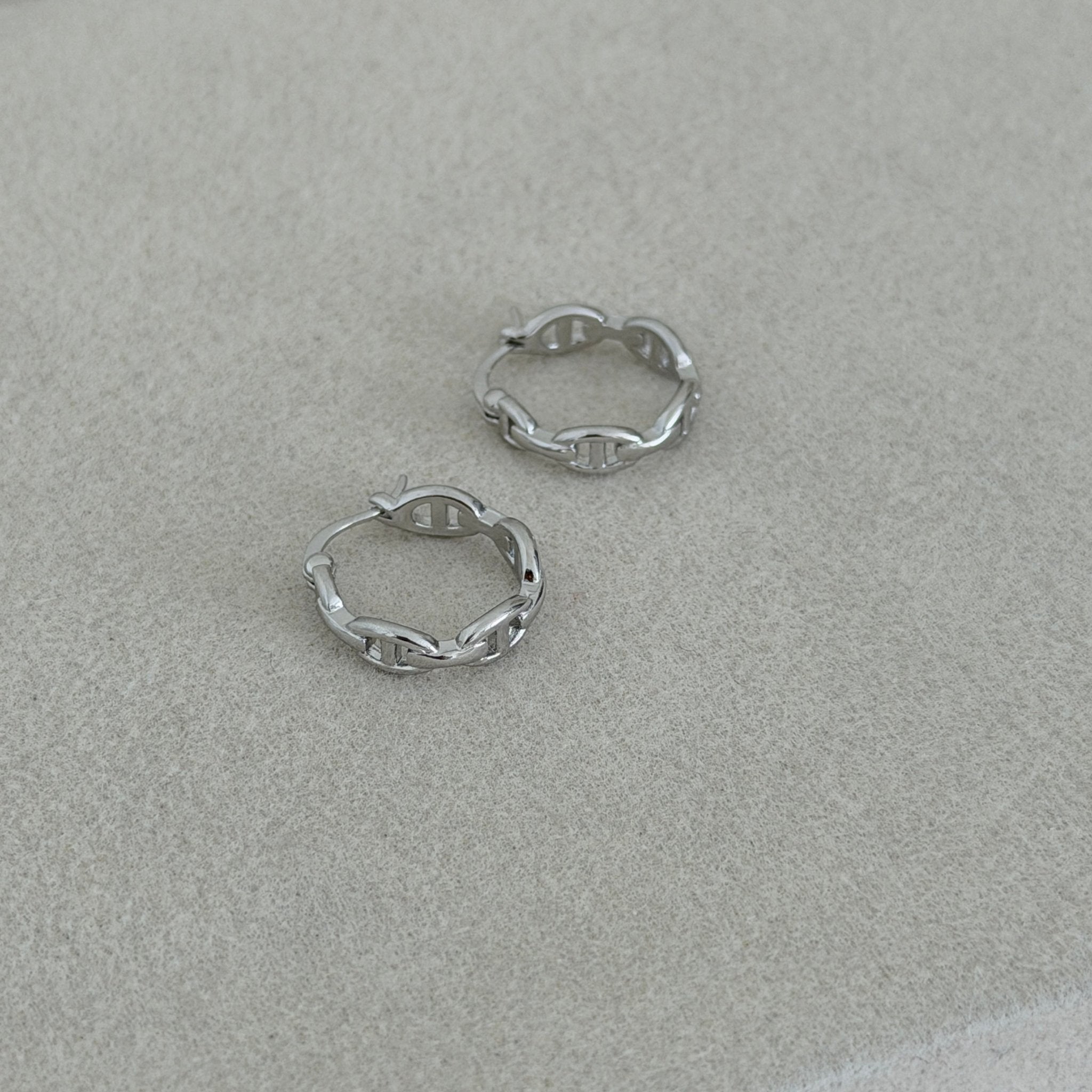 Twisted Mini Hoop Earrings - Earring | LimaLimón Store - 4