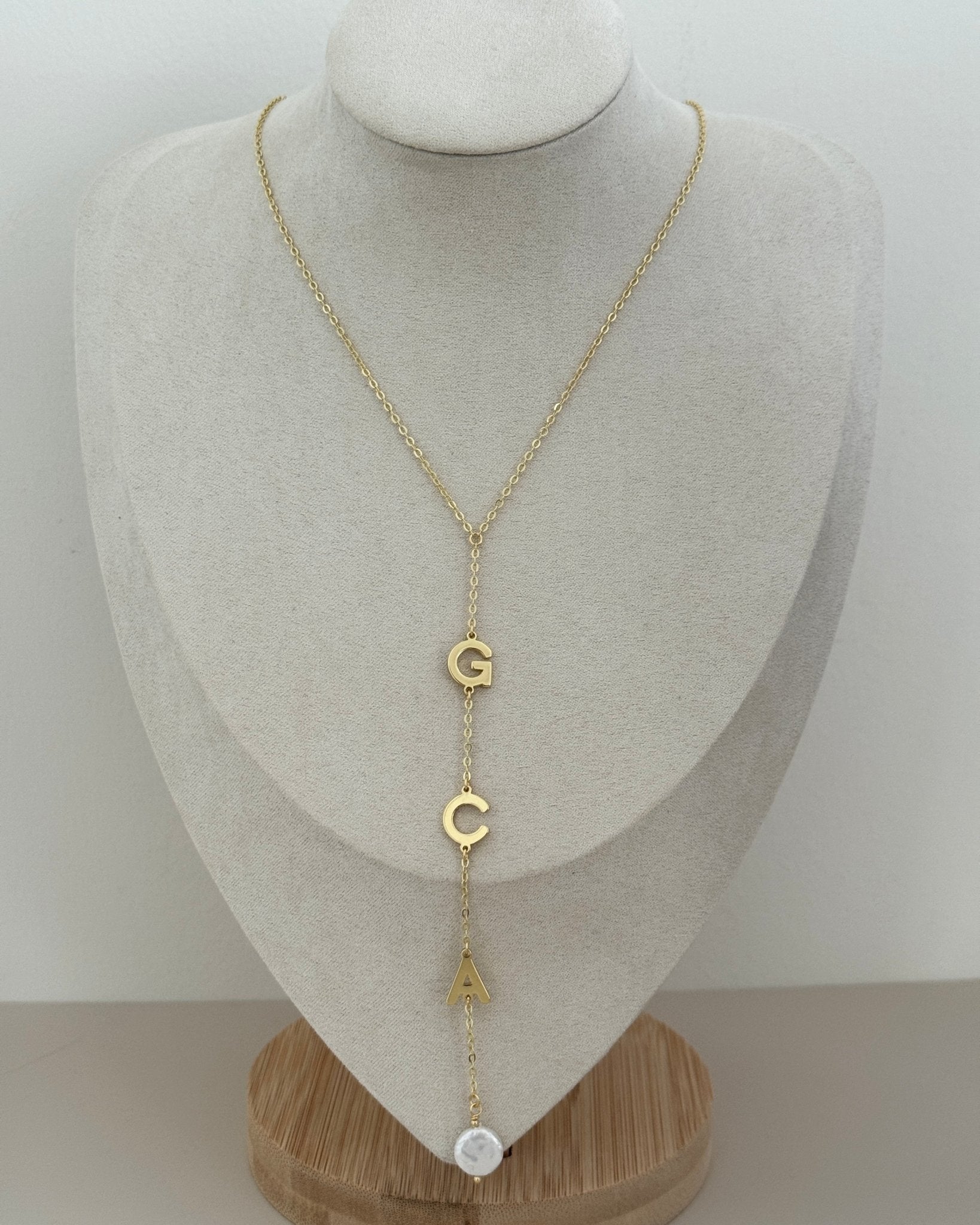 Vertical Initial Necklace with Pearl Accent – Customizable - Collares | LimaLimón Store - 6