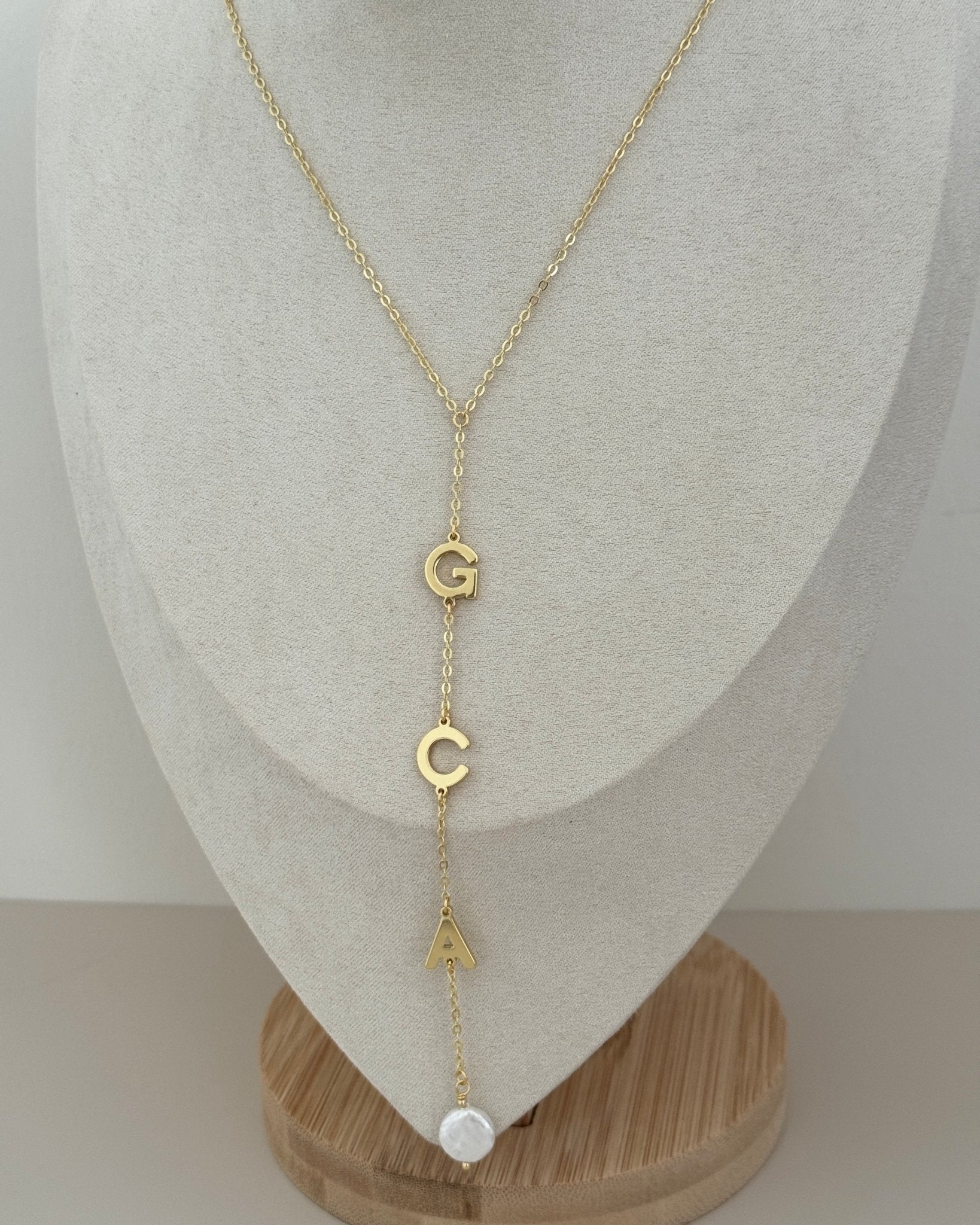 Vertical Initial Necklace with Pearl Accent – Customizable - Collares | LimaLimón Store - 5