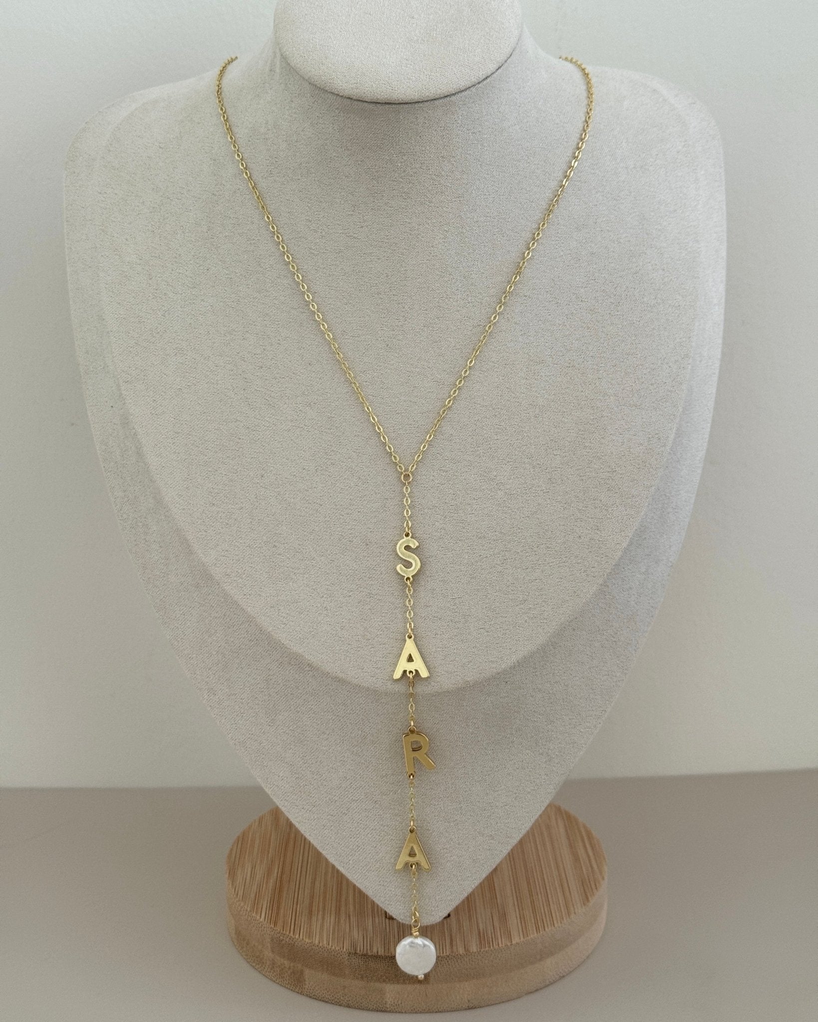Vertical Initial Necklace with Pearl Accent – Customizable - Collares | LimaLimón Store - 8