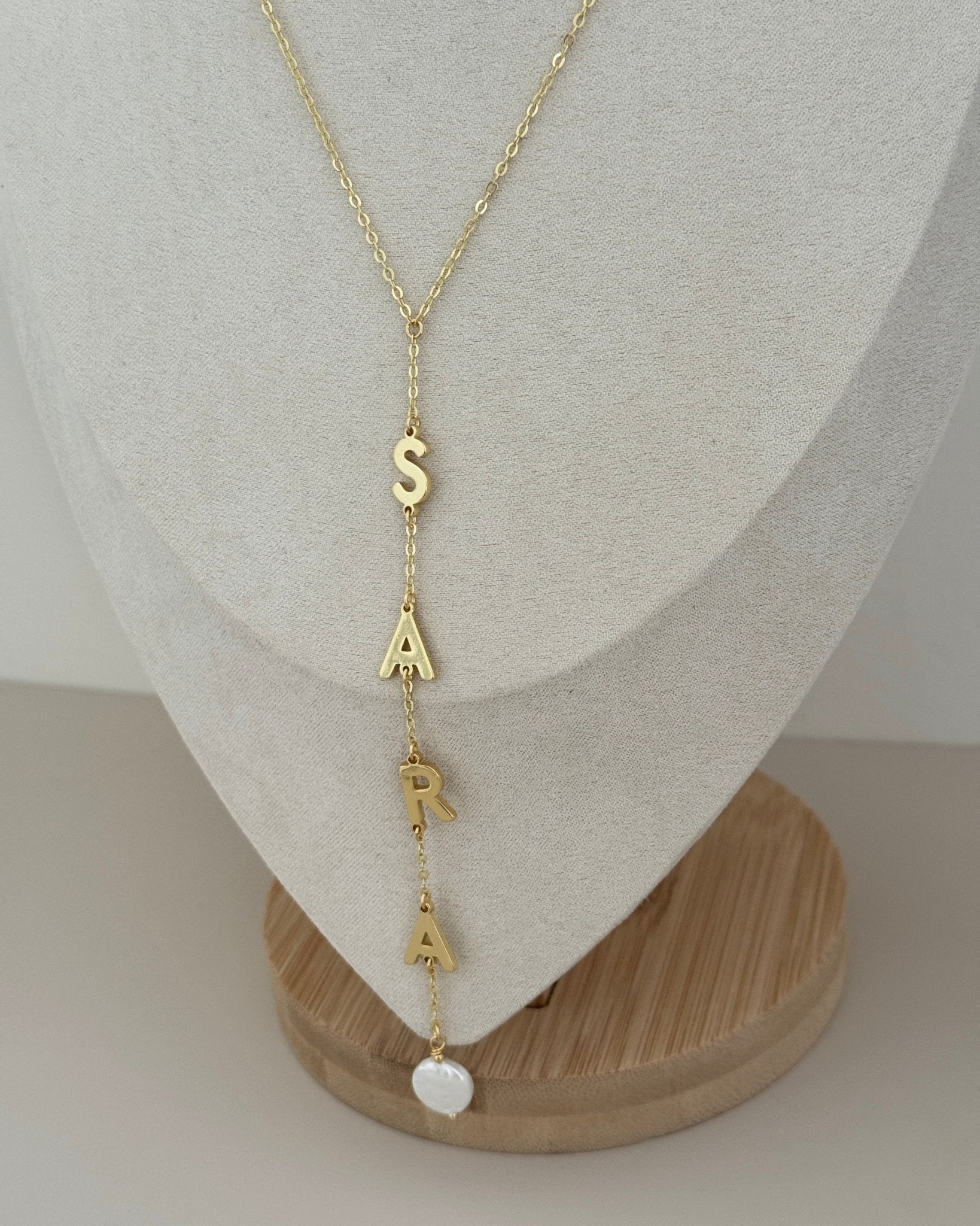 Vertical Initial Necklace with Pearl Accent – Customizable - Collares | LimaLimón Store - 9