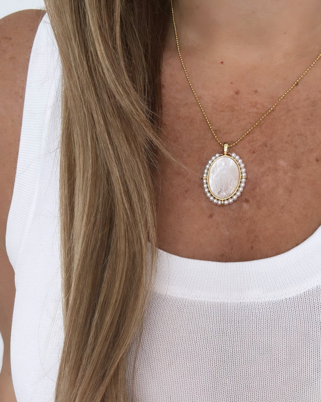 Virgin Mary Medallion Necklace - Necklaces | LimaLimón Store - 7