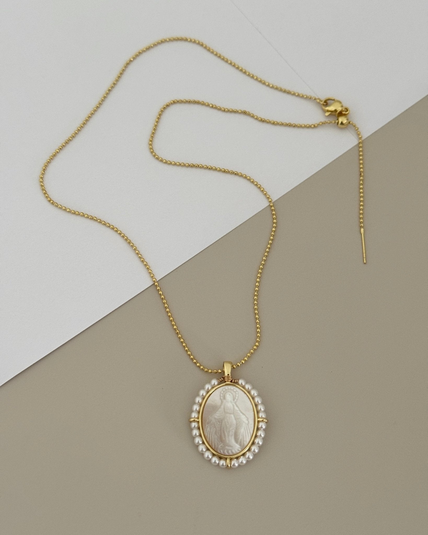 Virgin Mary Medallion Necklace - Necklaces | LimaLimón Store - 1