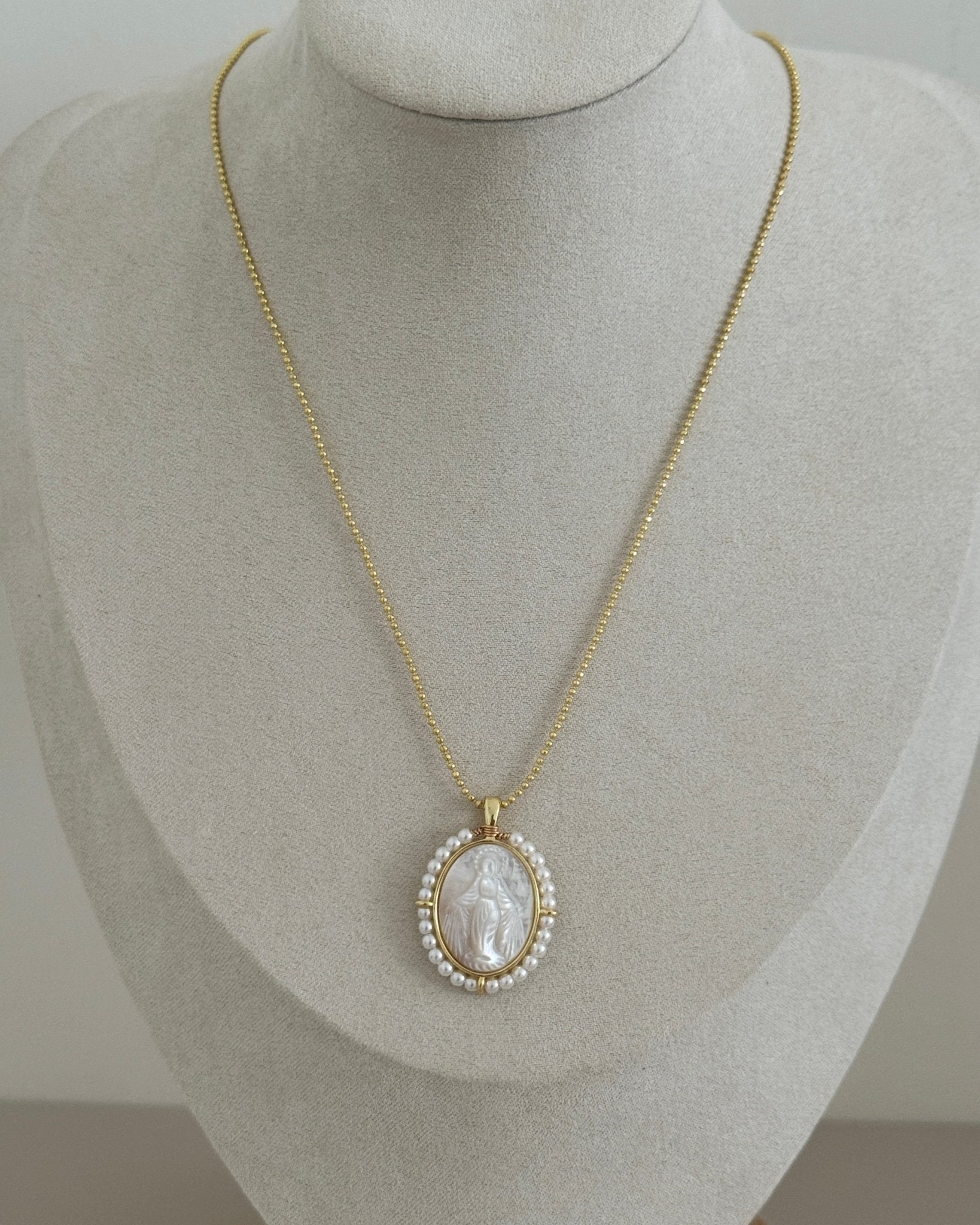 Virgin Mary Medallion Necklace - Necklaces | LimaLimón Store - 2