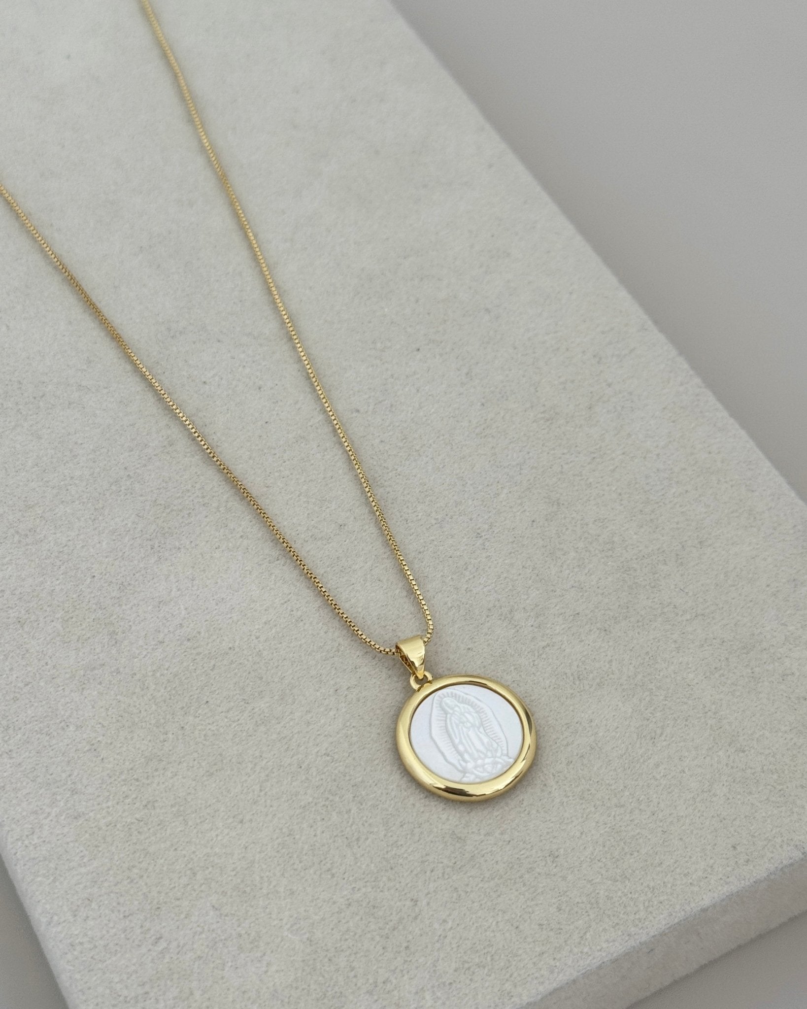 Virgin Medallion Necklace - Necklace | LimaLimón Store - 1
