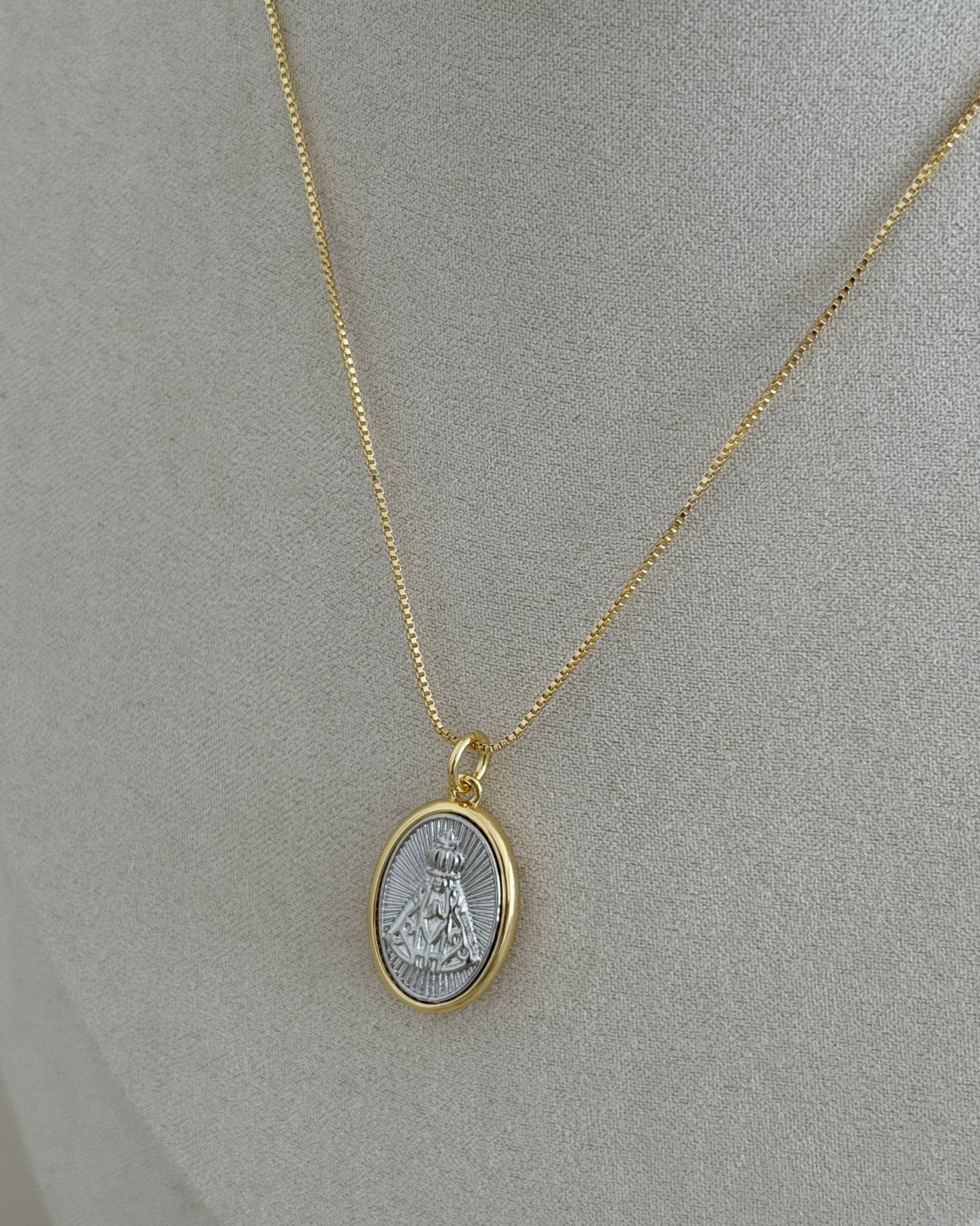 Virgin Oval Gold Plated Necklace - Necklace | LimaLimón Store - 4