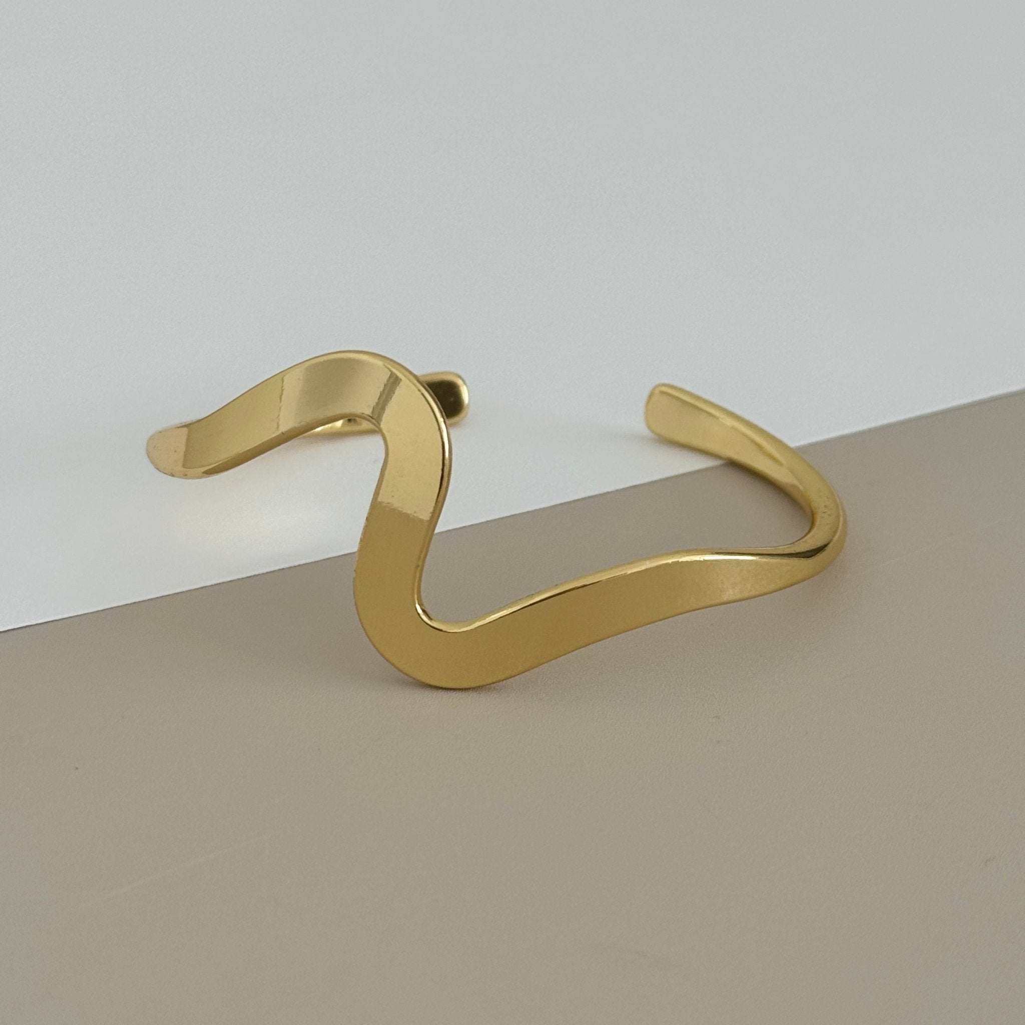 Wavy Open Bangle - Bracelets | LimaLimón Store - 4