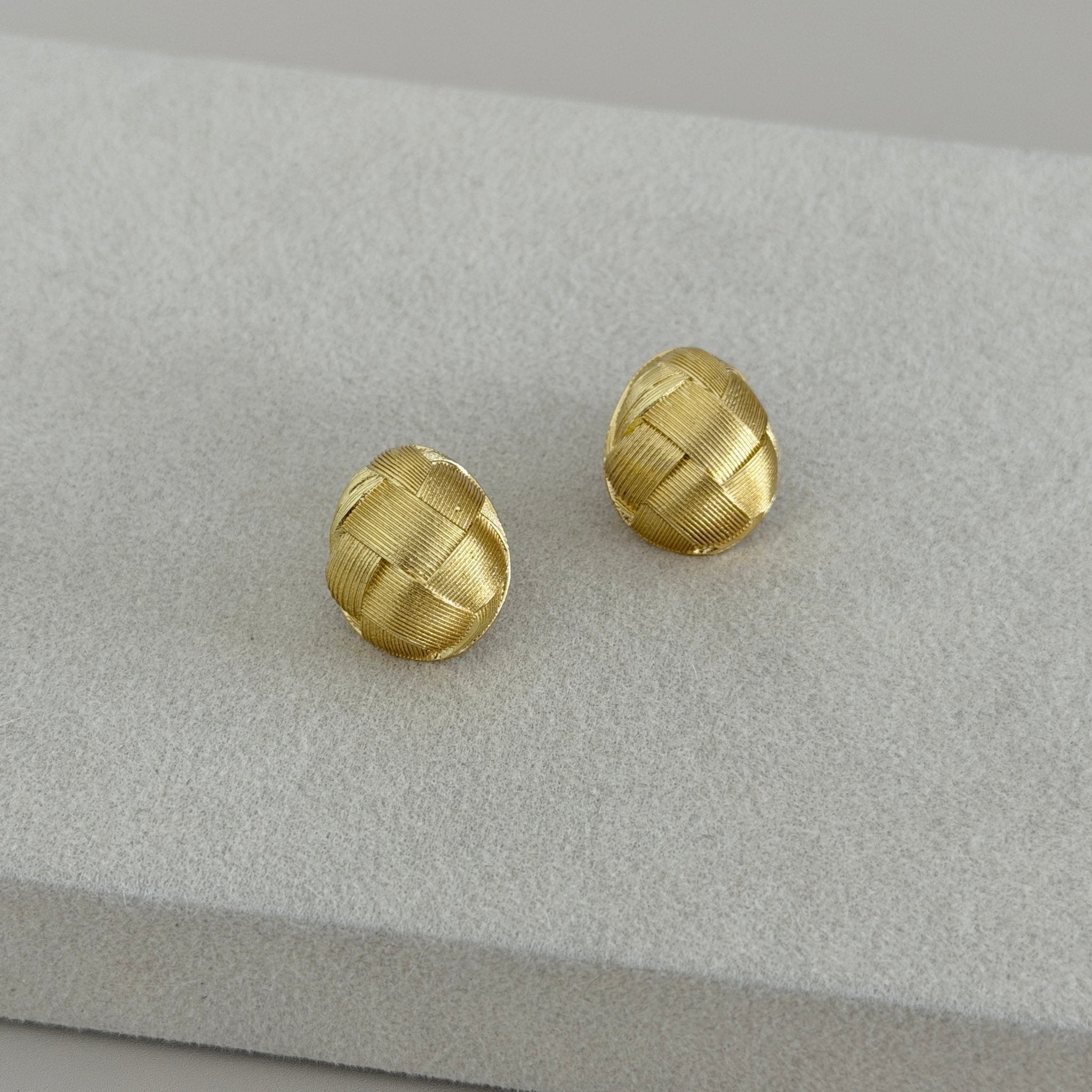 Woven Gold Stud Earrings - Earring | LimaLimón Store - 1