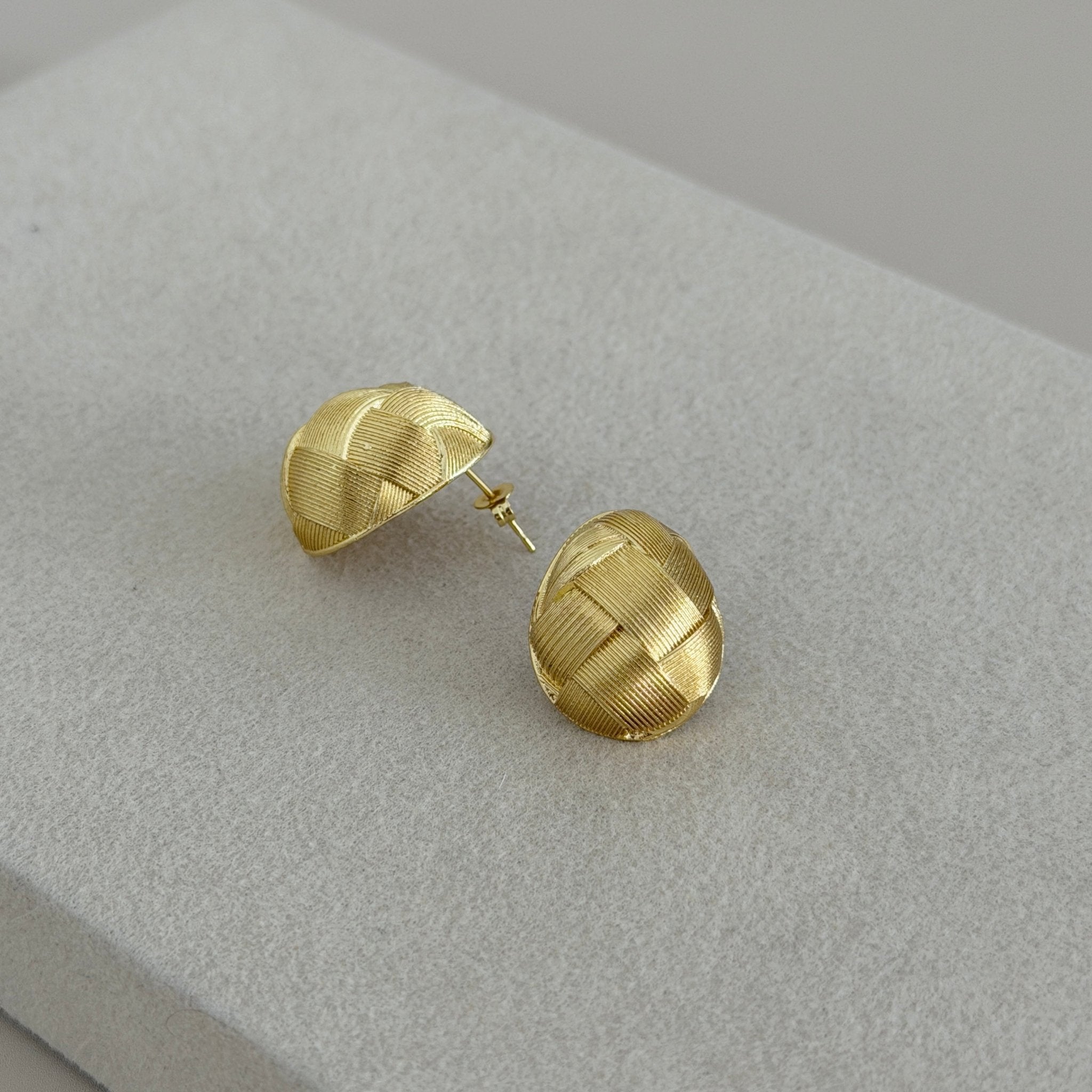 Woven Gold Stud Earrings - Earring | LimaLimón Store - 4