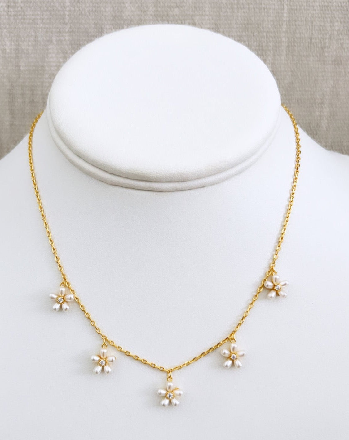 Flower Pearls Necklace