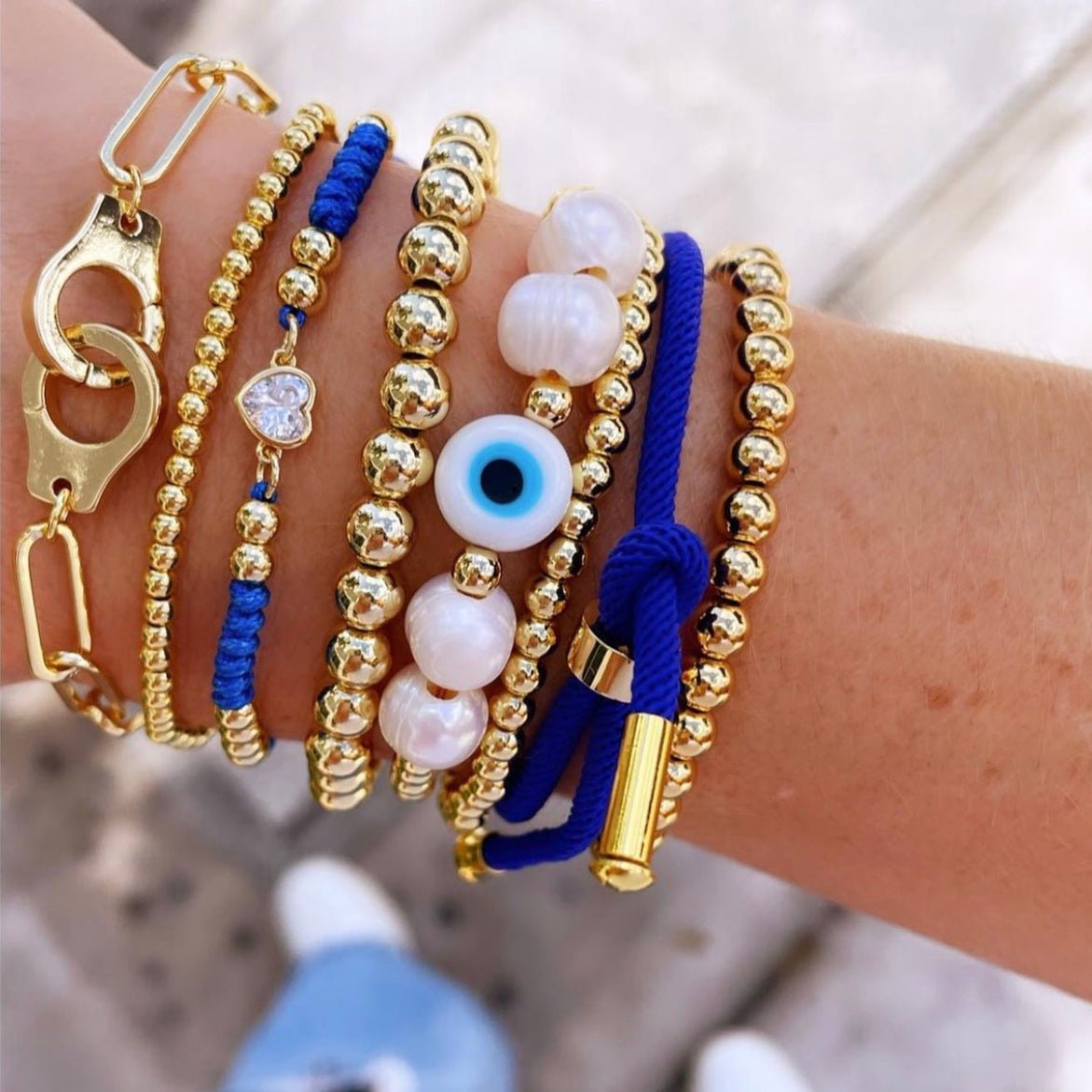 Cuff Gold Bracelet - Ropa y accesorios | LimaLimón Store - 3