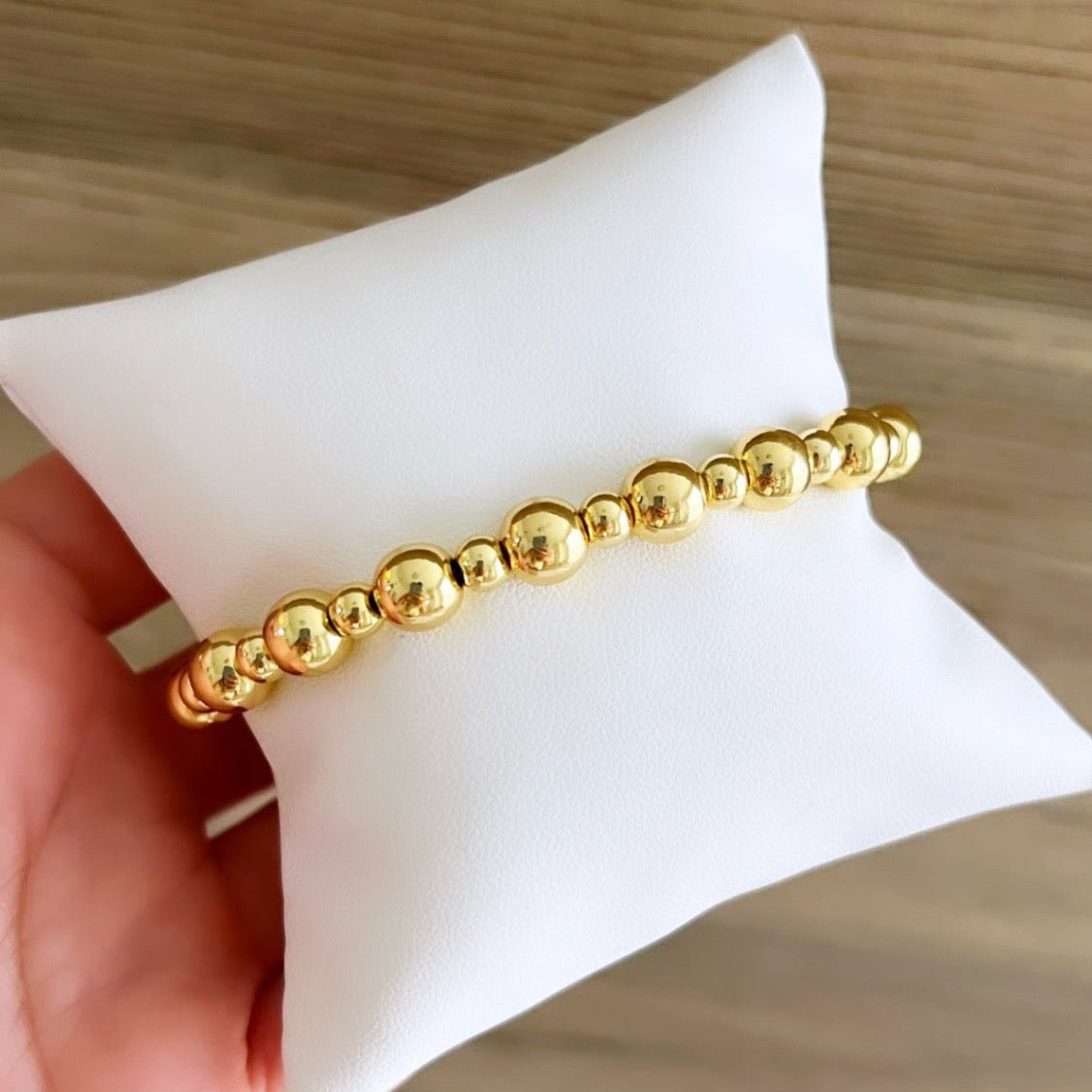 Gold Bead Bracelet - Ropa y accesorios | LimaLimón Store - 2