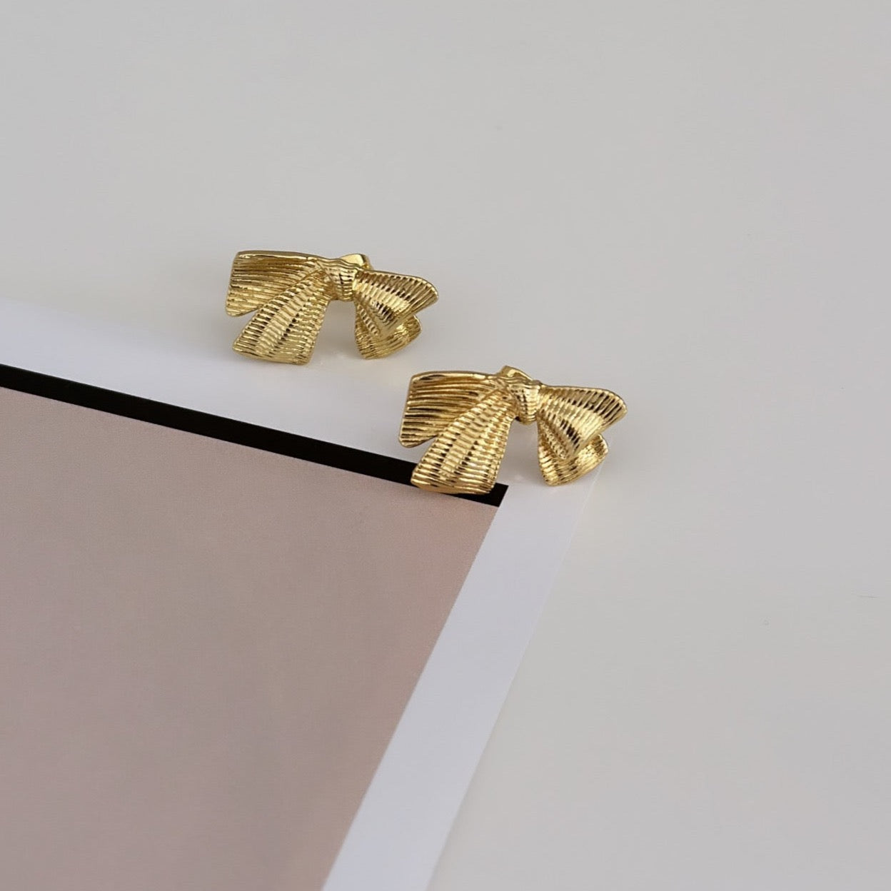 Bow Gold Earring