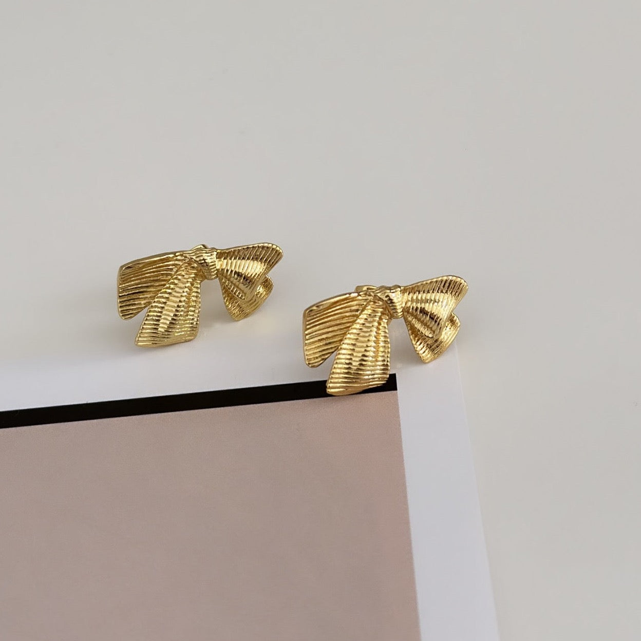 Bow Gold Earring