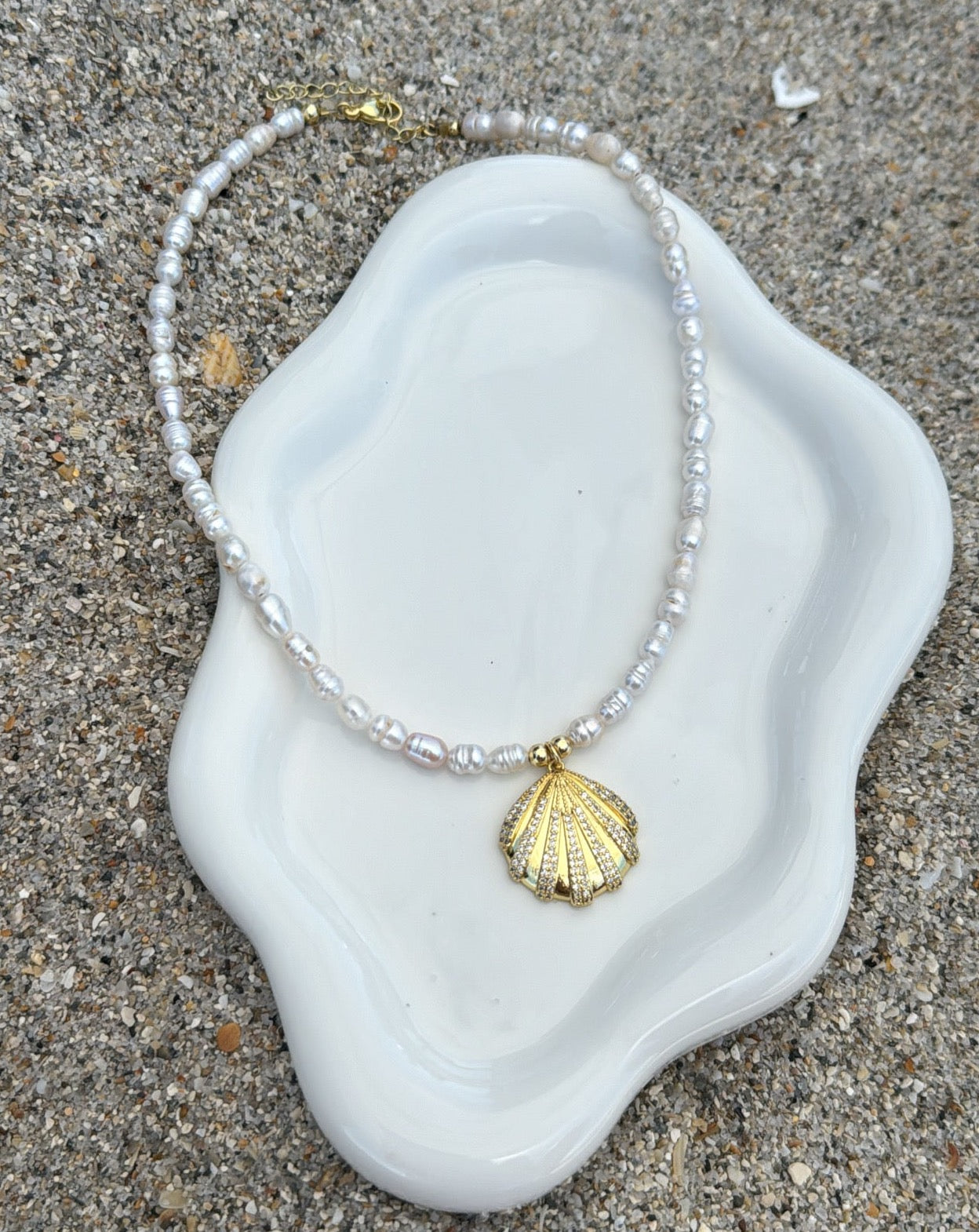 Pearls Shell Necklace