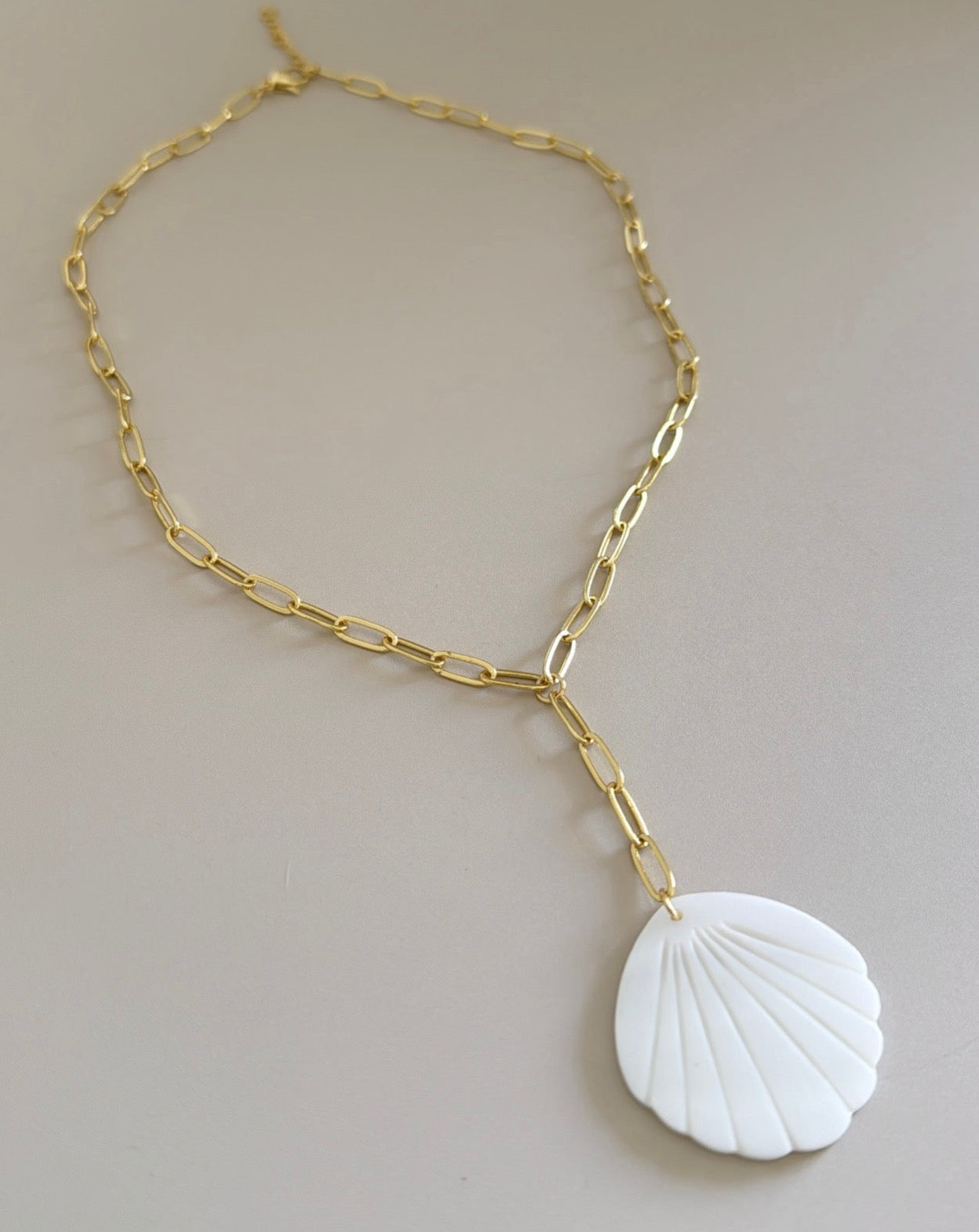 Shell Peper Clip Necklace