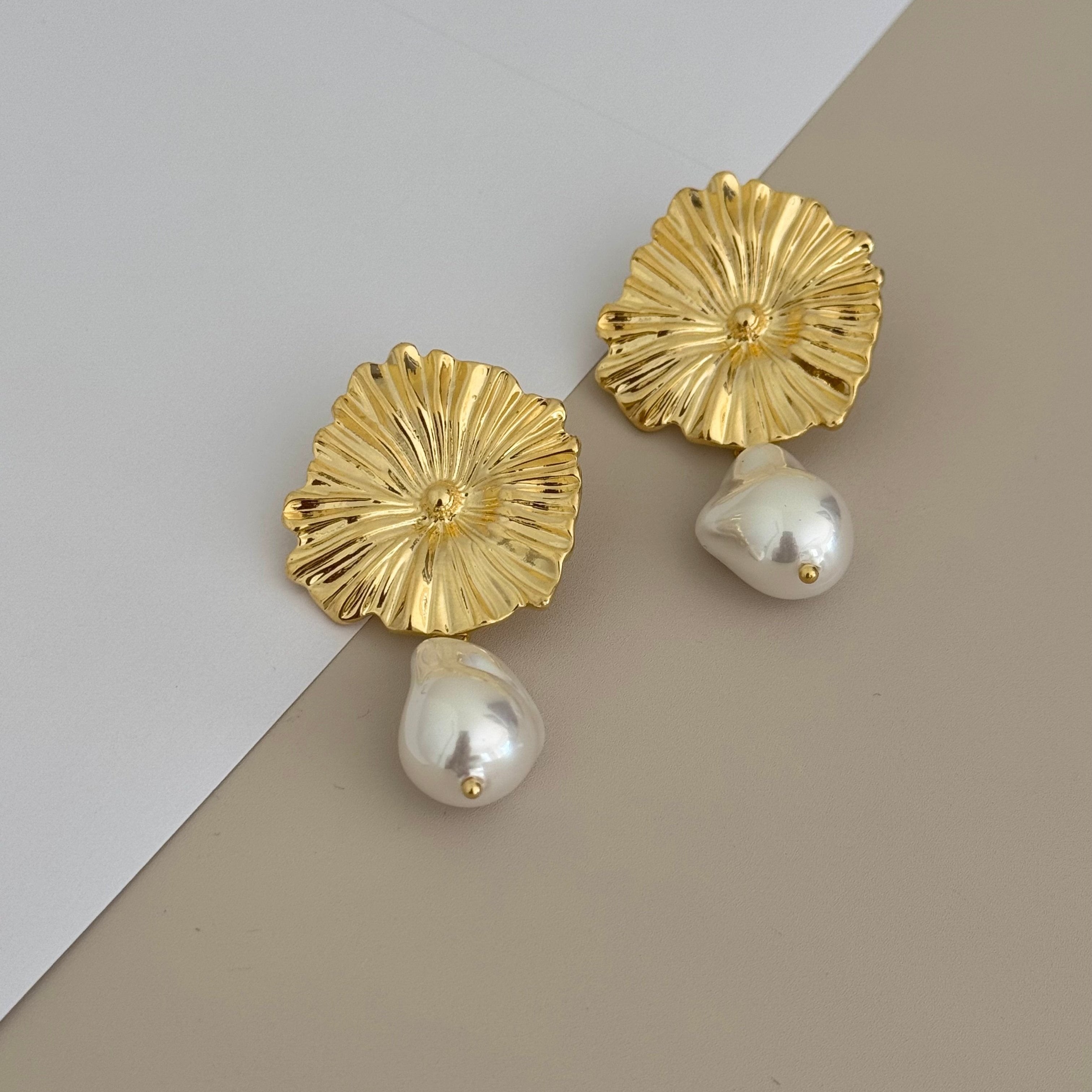 Pearl Gold Earring