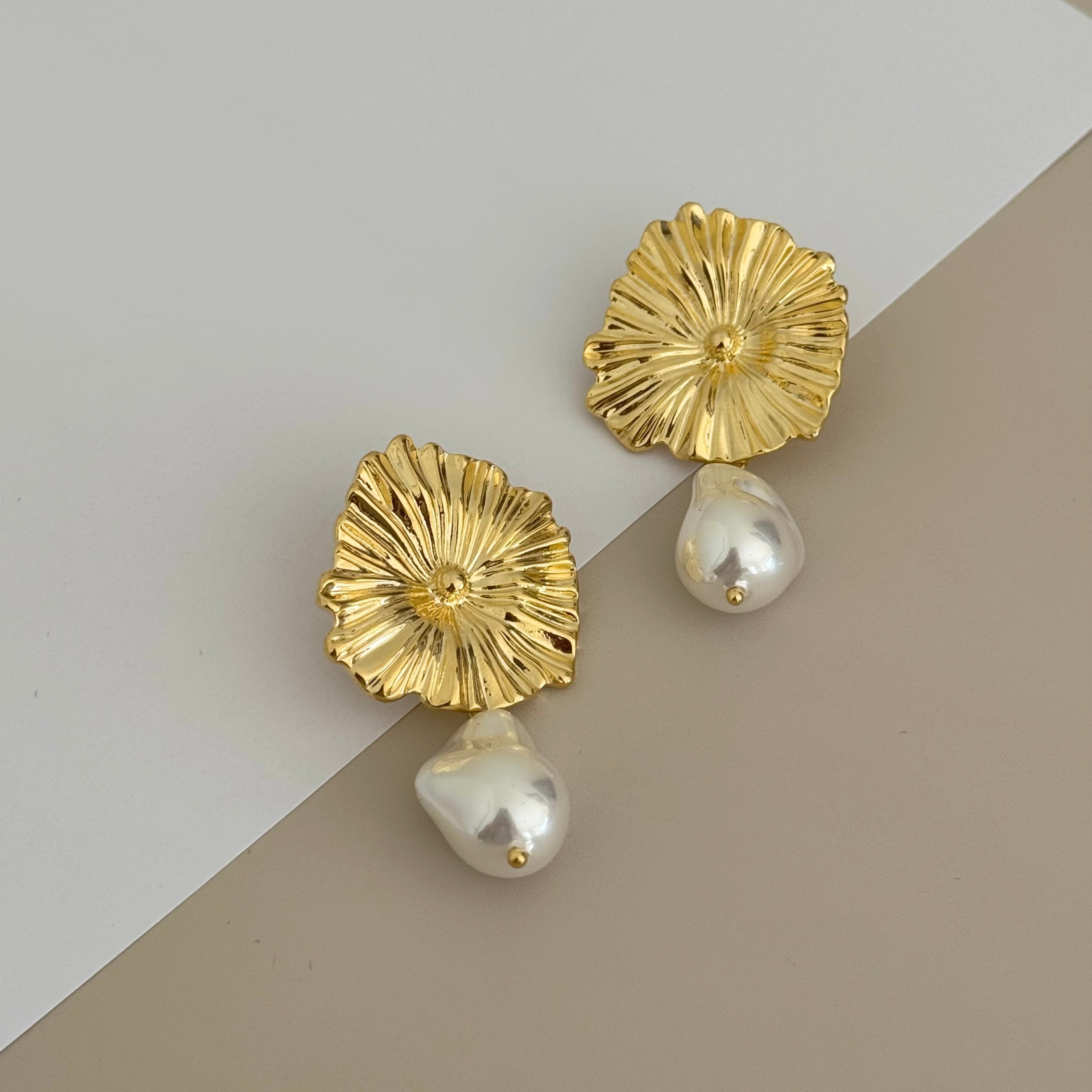 Pearl Gold Earring