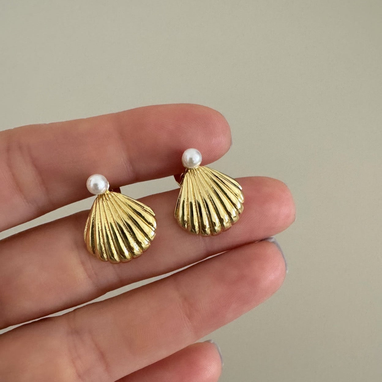 Pearl Shell Stud Earrring