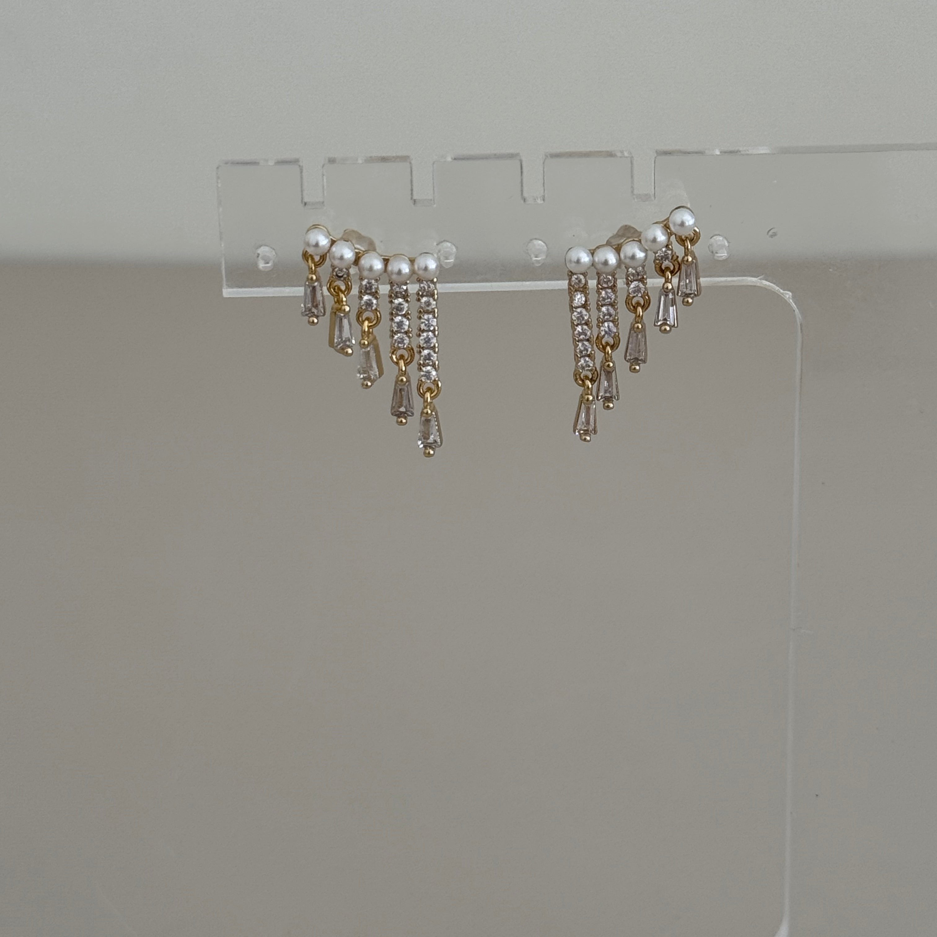 Zirconia and Pearls Earring