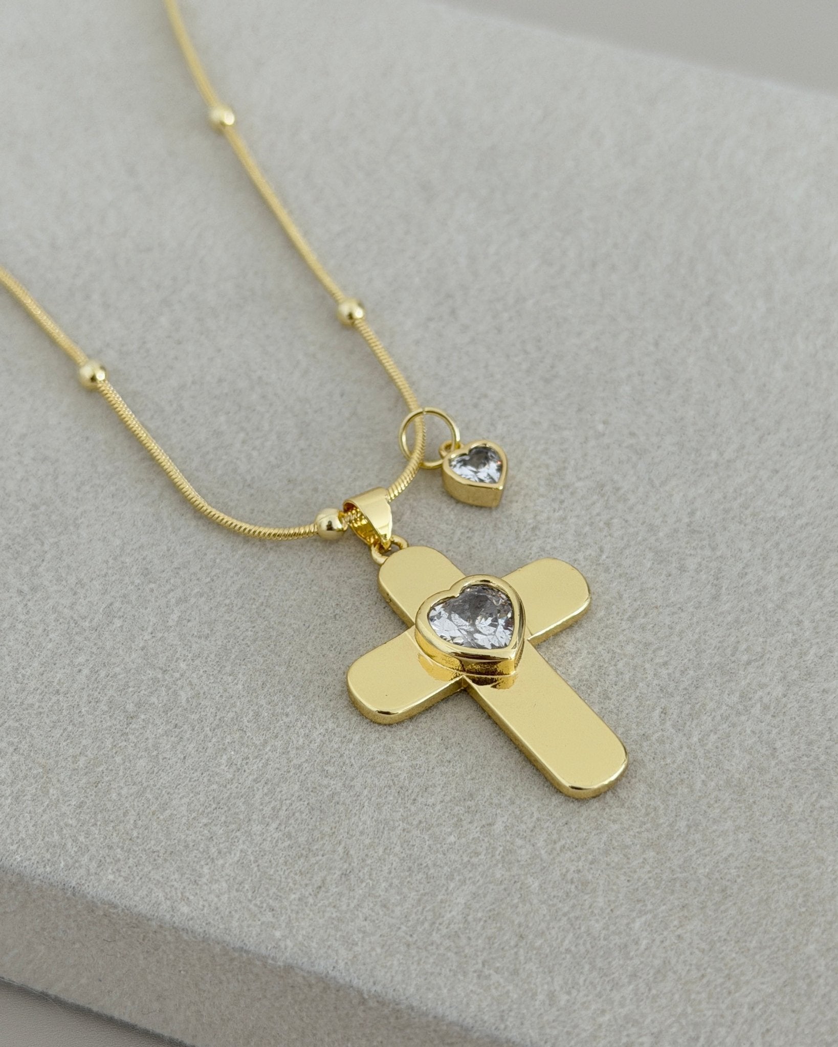 Amara Heart Cross Necklace - Necklace | LimaLimón Store - 5
