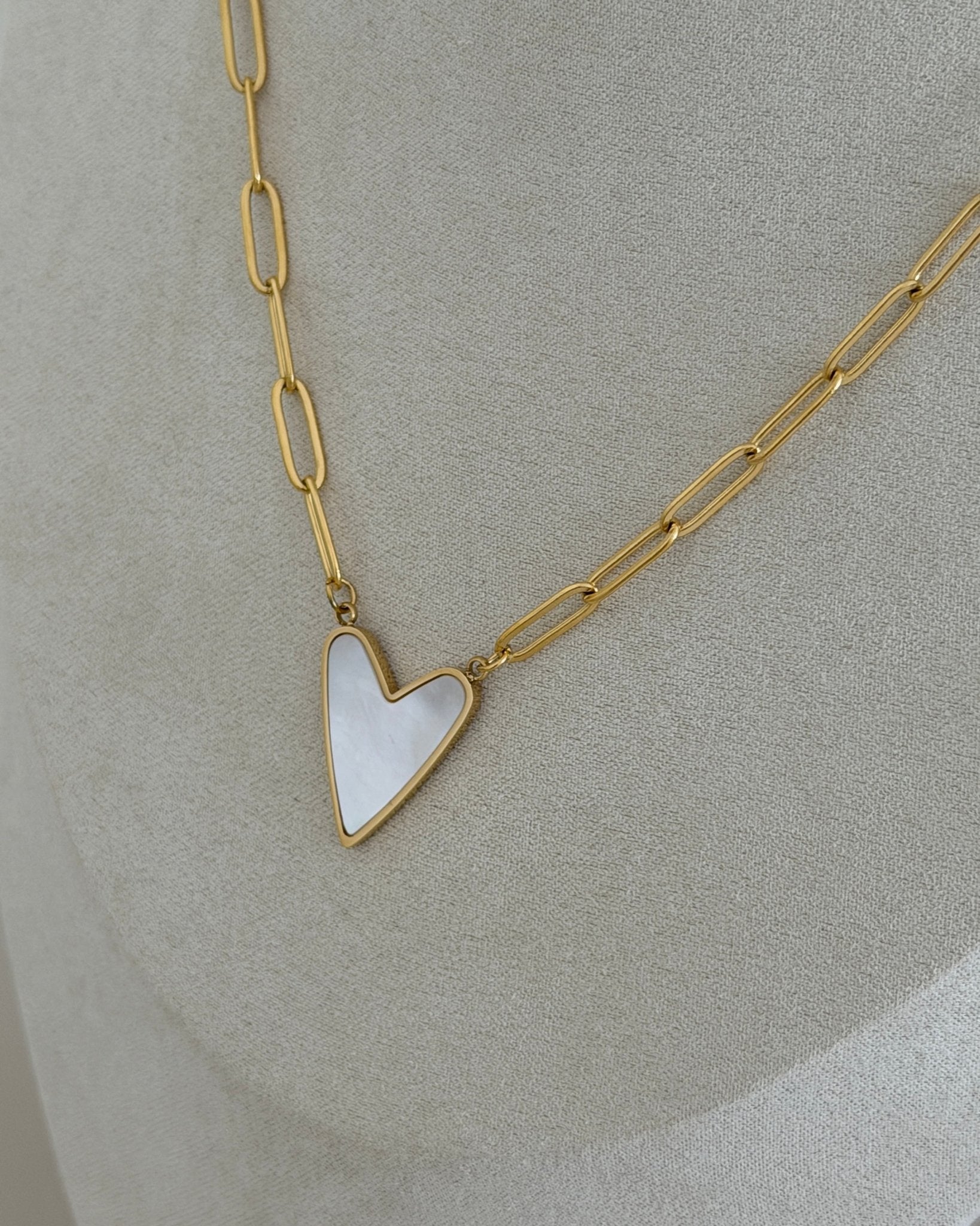 Amora Heart Necklace - Necklace | LimaLimón Store - 3