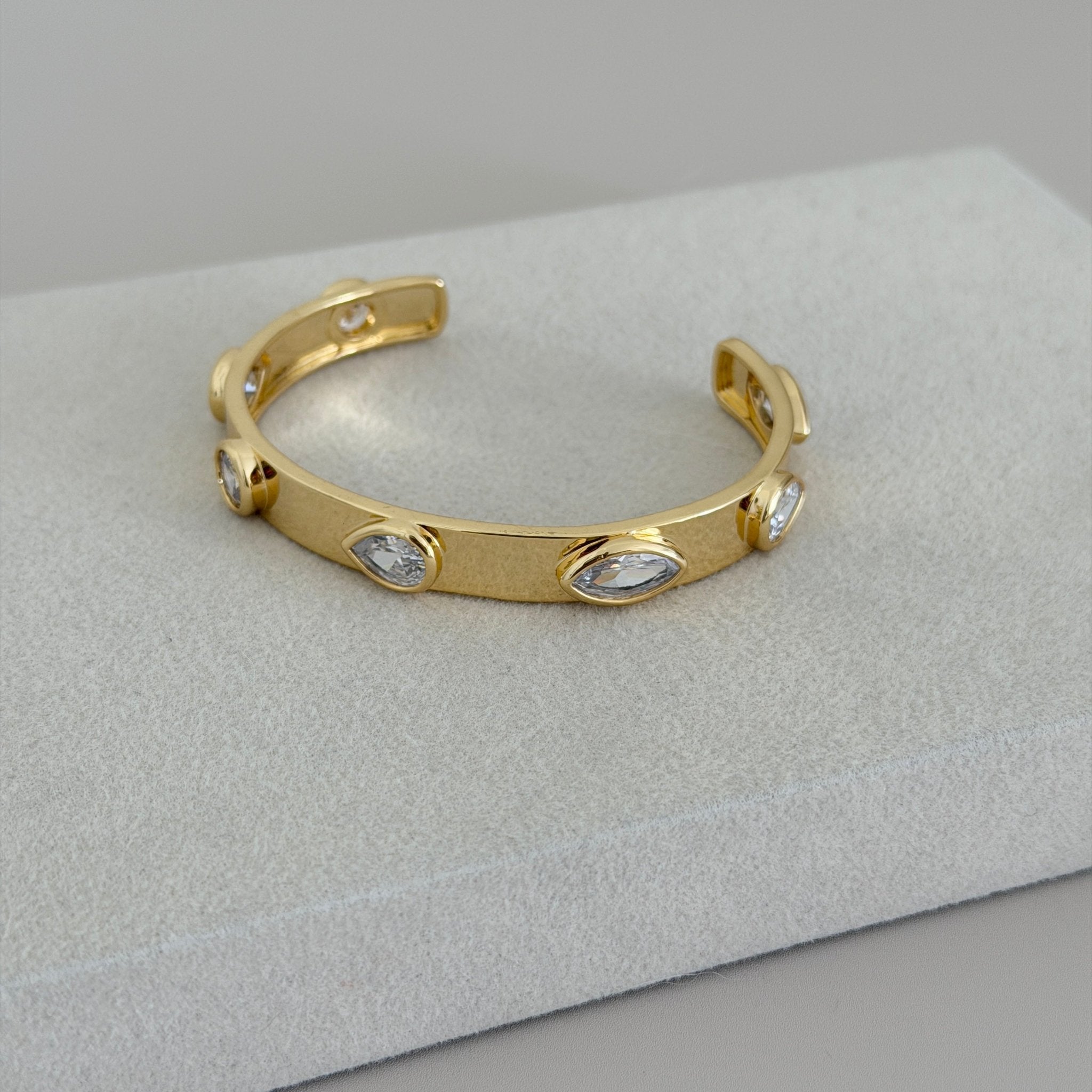 Aurora Crystal Cuff Bracelet - Bracelets | LimaLimón Store - 1