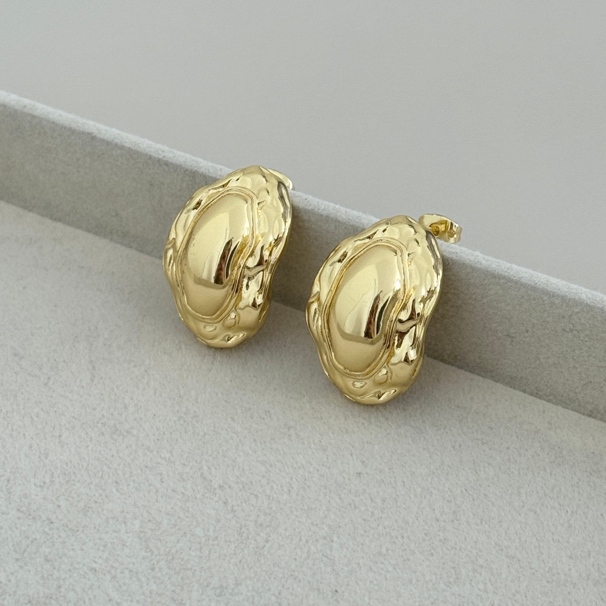 Aurora Sculpted Gold Earrings - Earring | LimaLimón Store - 1