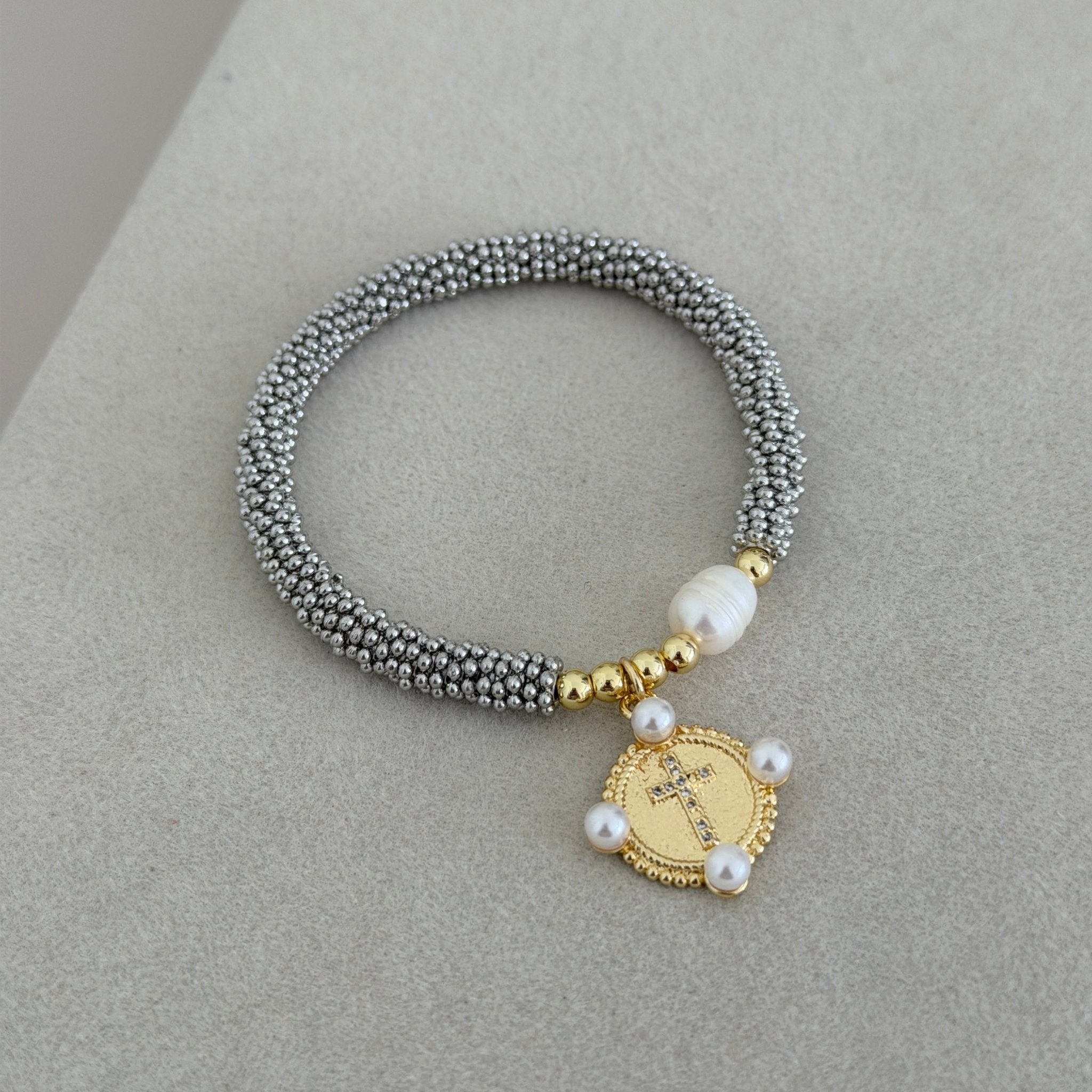 Beaded Cross Medallion Stretch Bracelet - Bracelet | LimaLimón Store - 1