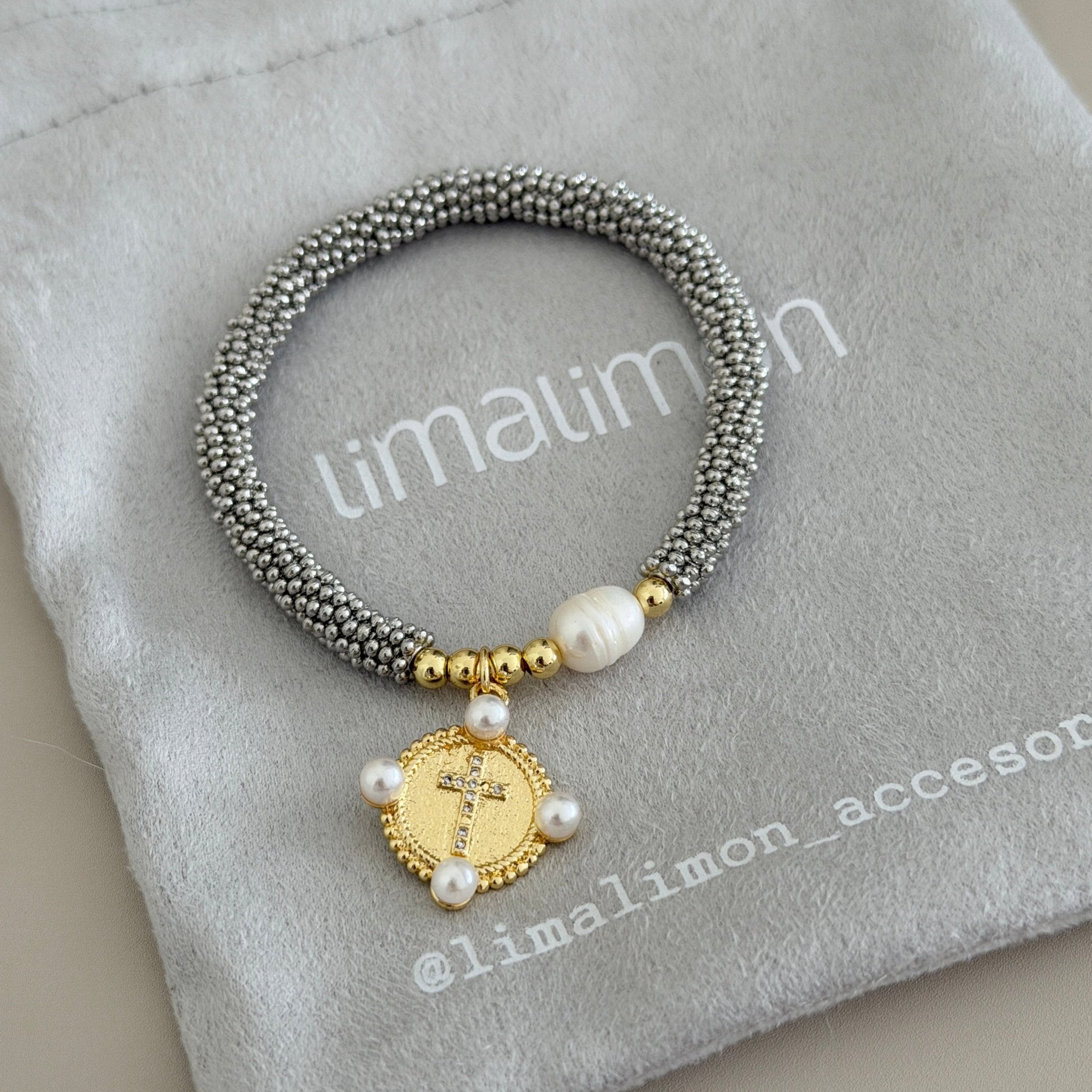 Beaded Cross Medallion Stretch Bracelet - Bracelet | LimaLimón Store - 3