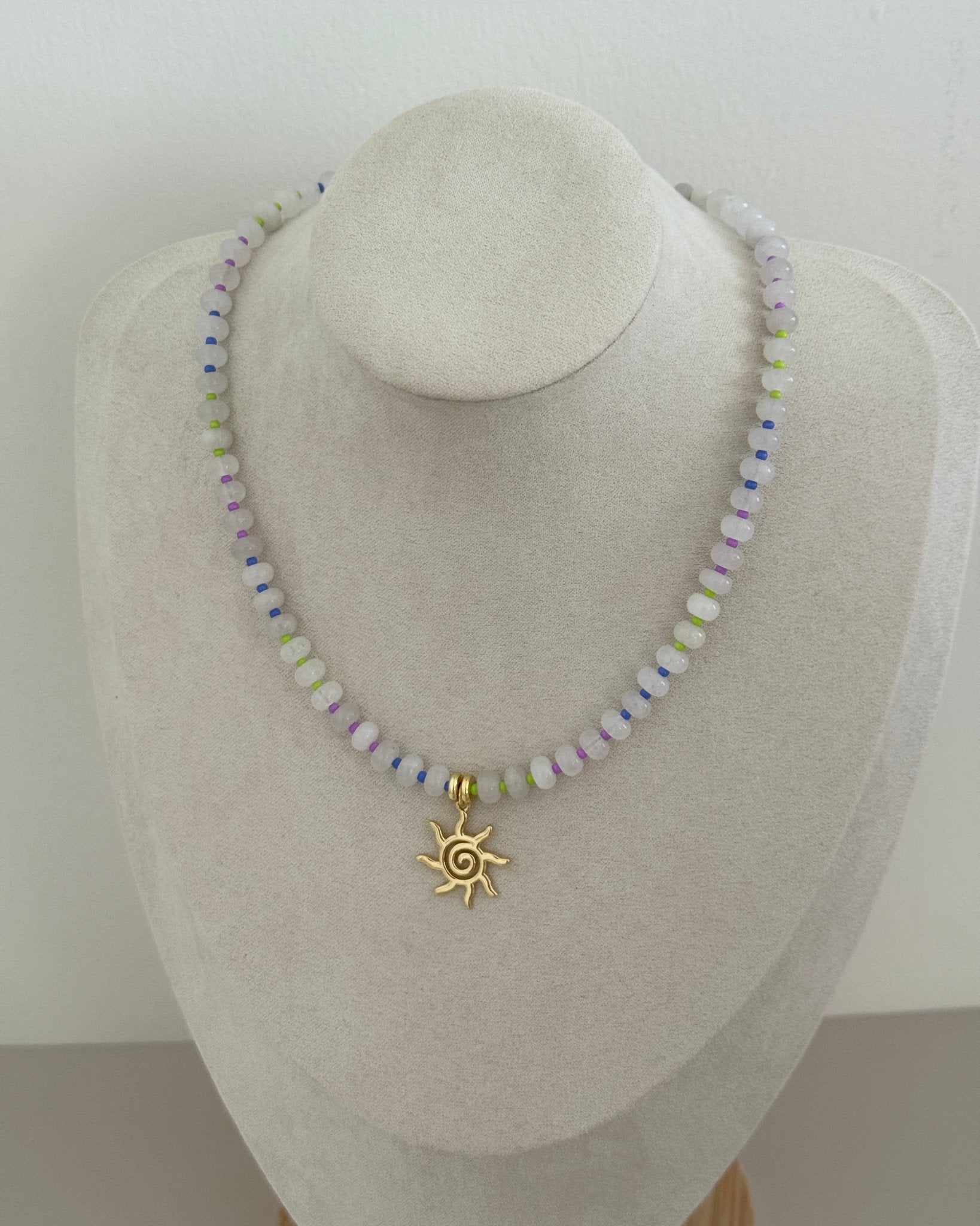Beaded with Gold Sun Pendant - Necklace | LimaLimón Store - 2