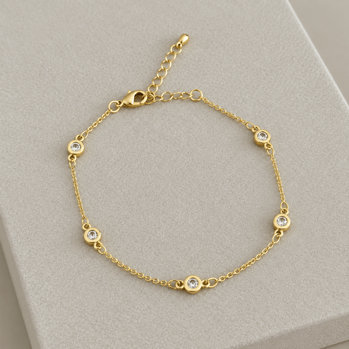 Bezel Crystal Bracelet - Bracelets | LimaLimón Store - 1