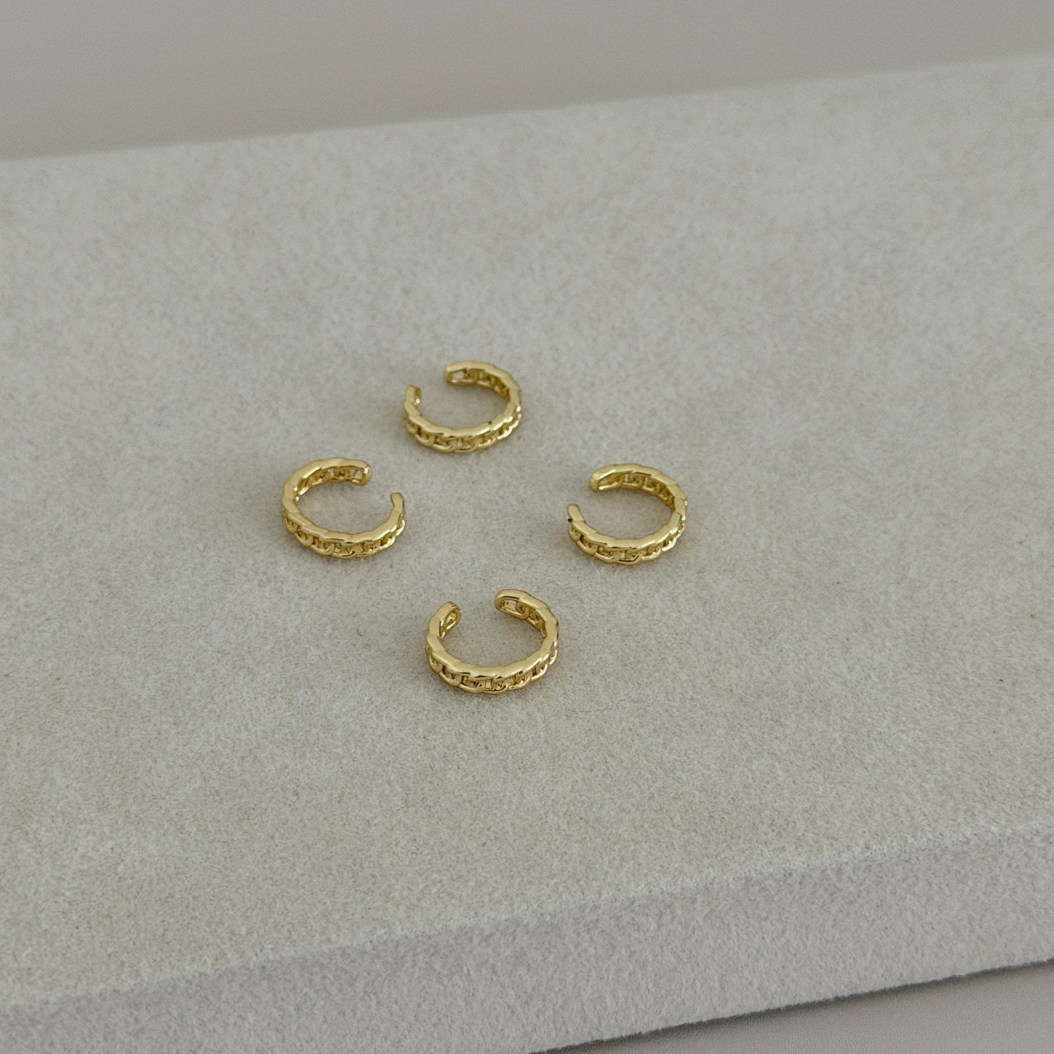 Chain Link Gold Ear Cuff - Earring | LimaLimón Store - 2