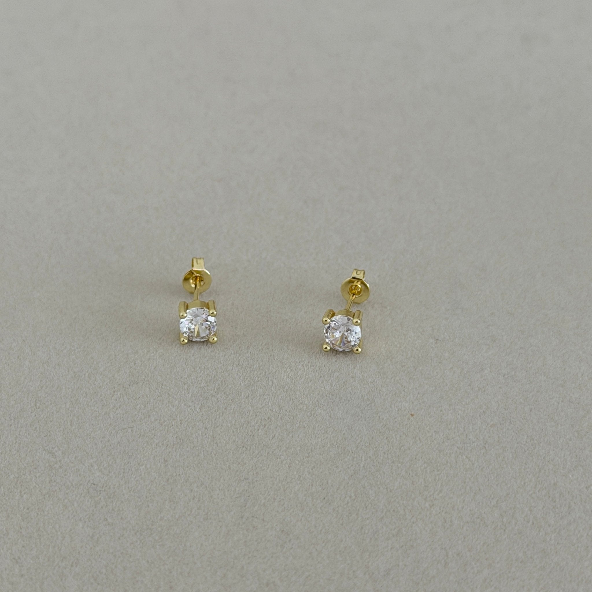 Classic Crystal Stud Earrings - Earring | LimaLimón Store - 1