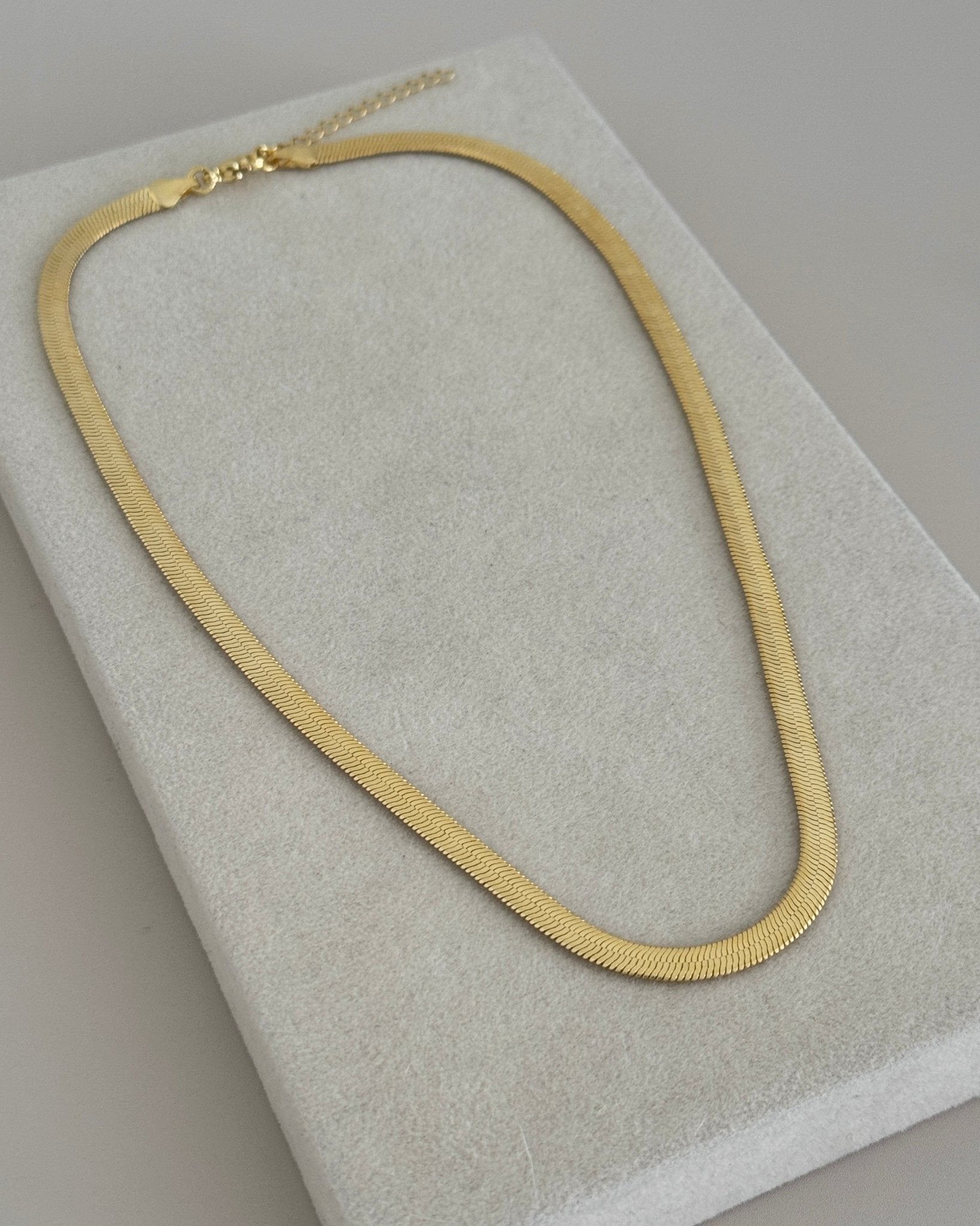 Classic Herringbone Chain Necklace - Necklace | LimaLimón Store - 4