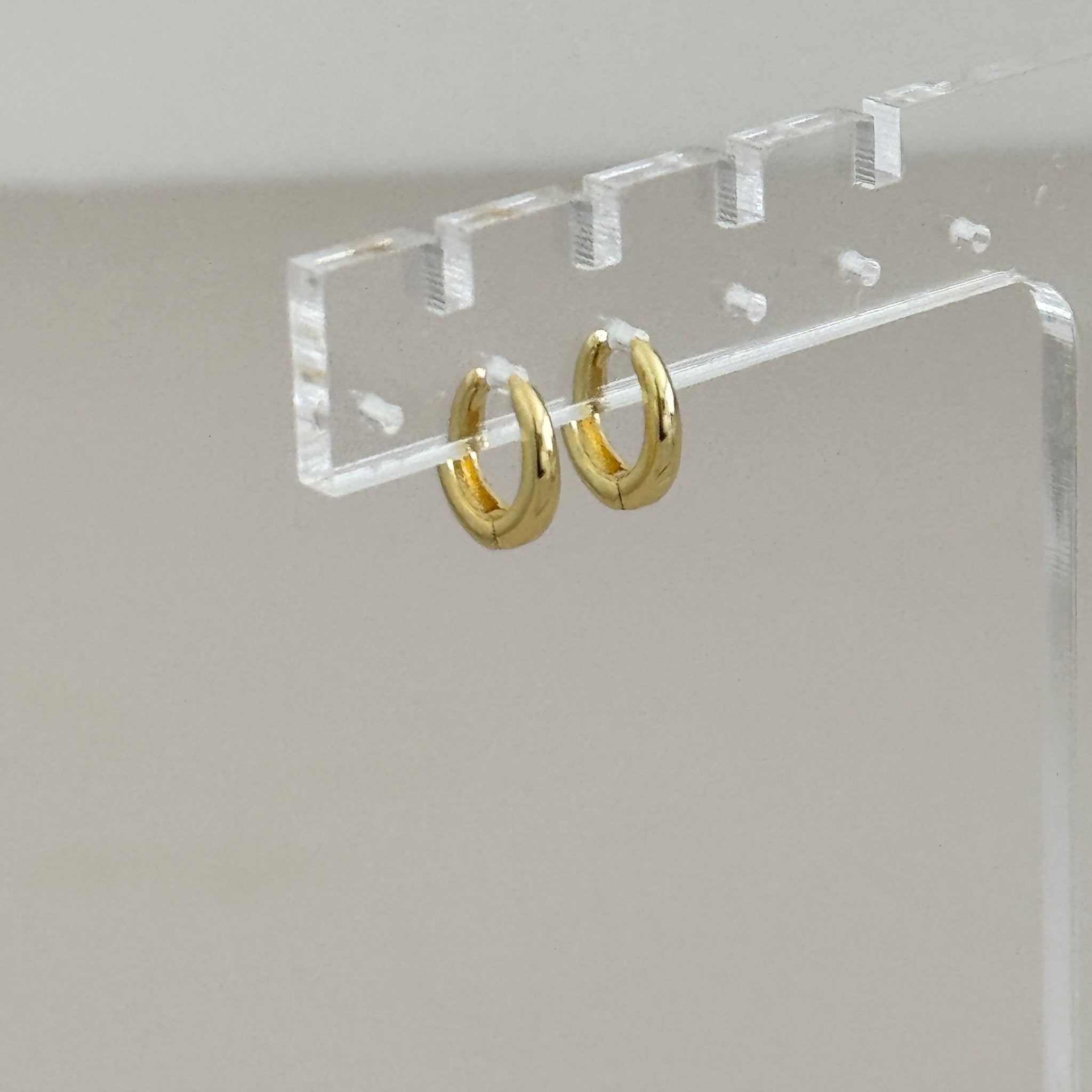 Classic Mini Gold Hoops - Earring | LimaLimón Store - 3