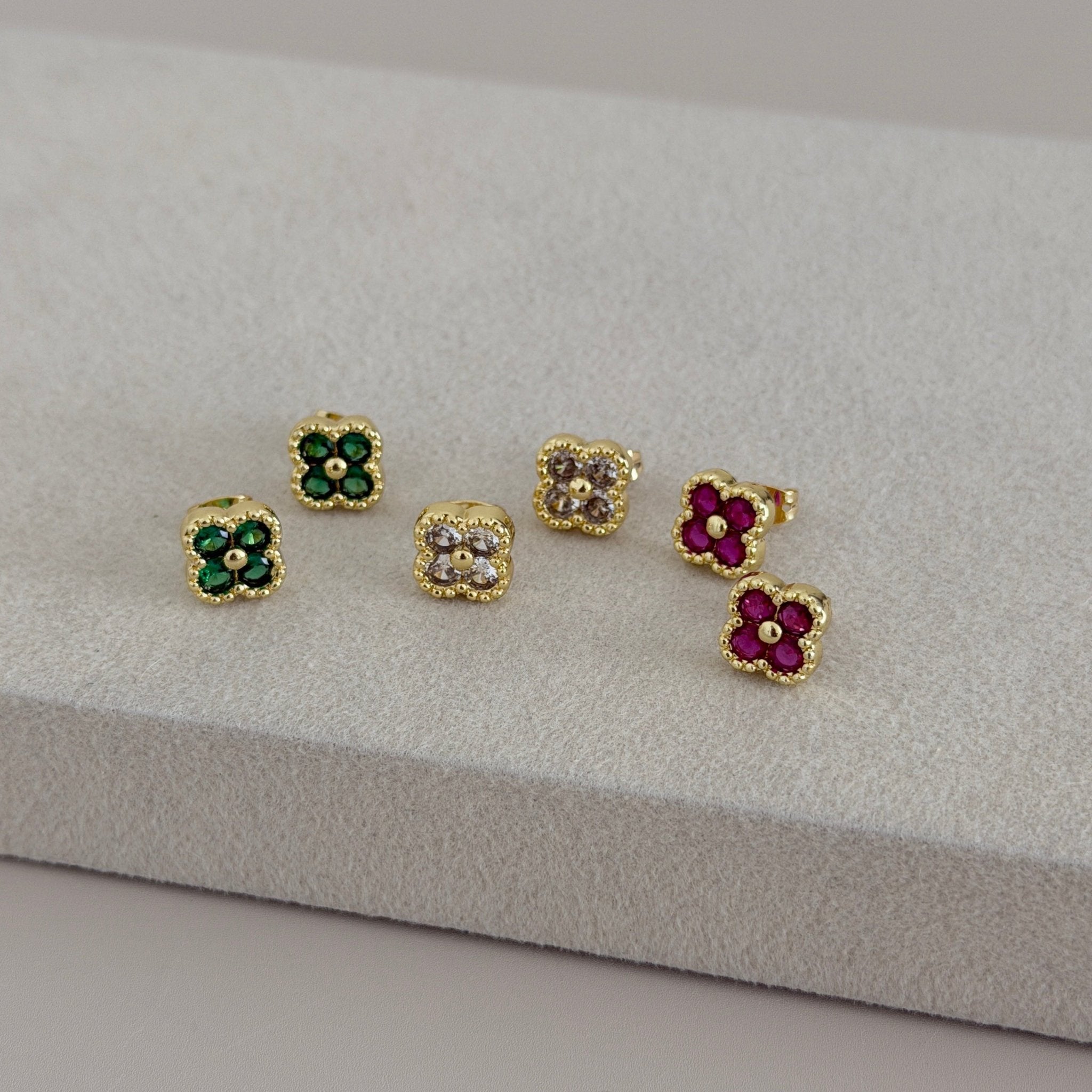 Clover Bloom Gold Stud Earrings - Earring | LimaLimón Store - 1