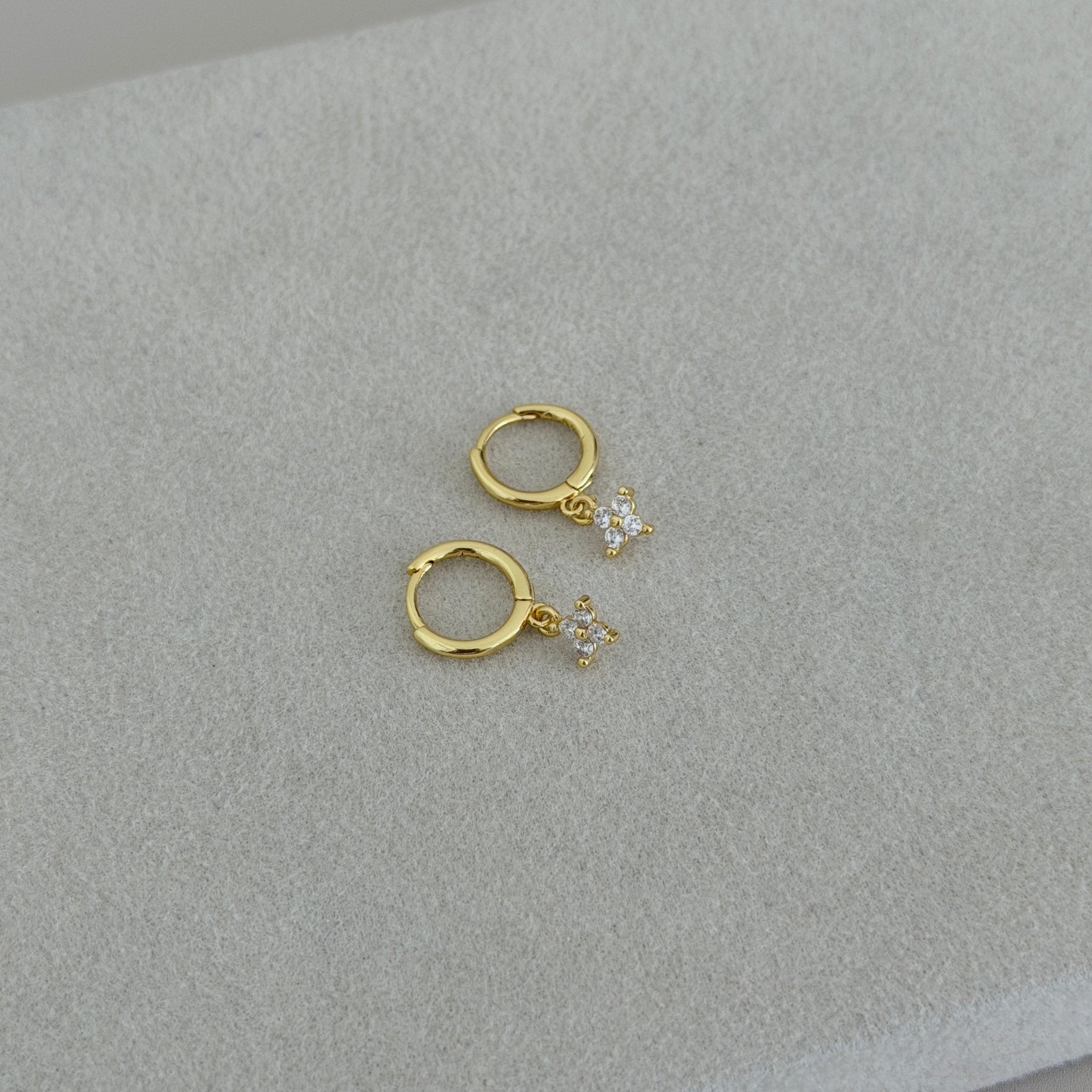 Clover Mini Hoop Earrings - Earring | LimaLimón Store - 4