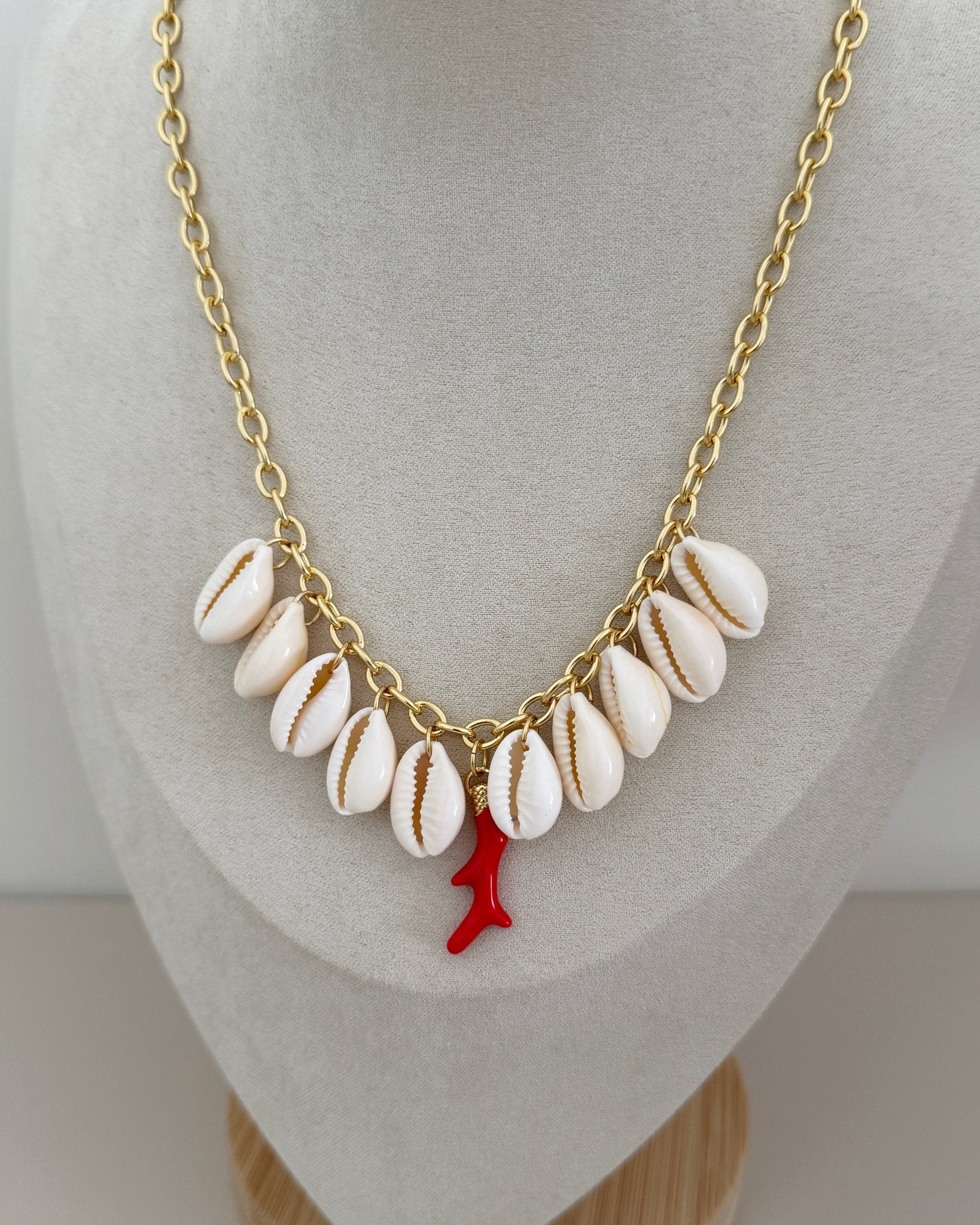 Coral Coast Shell Necklace - Necklaces | LimaLimón Store - 3