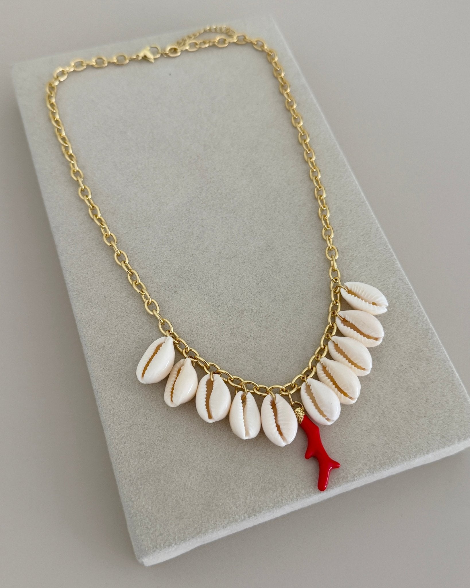 Coral Coast Shell Necklace - Necklaces | LimaLimón Store - 1