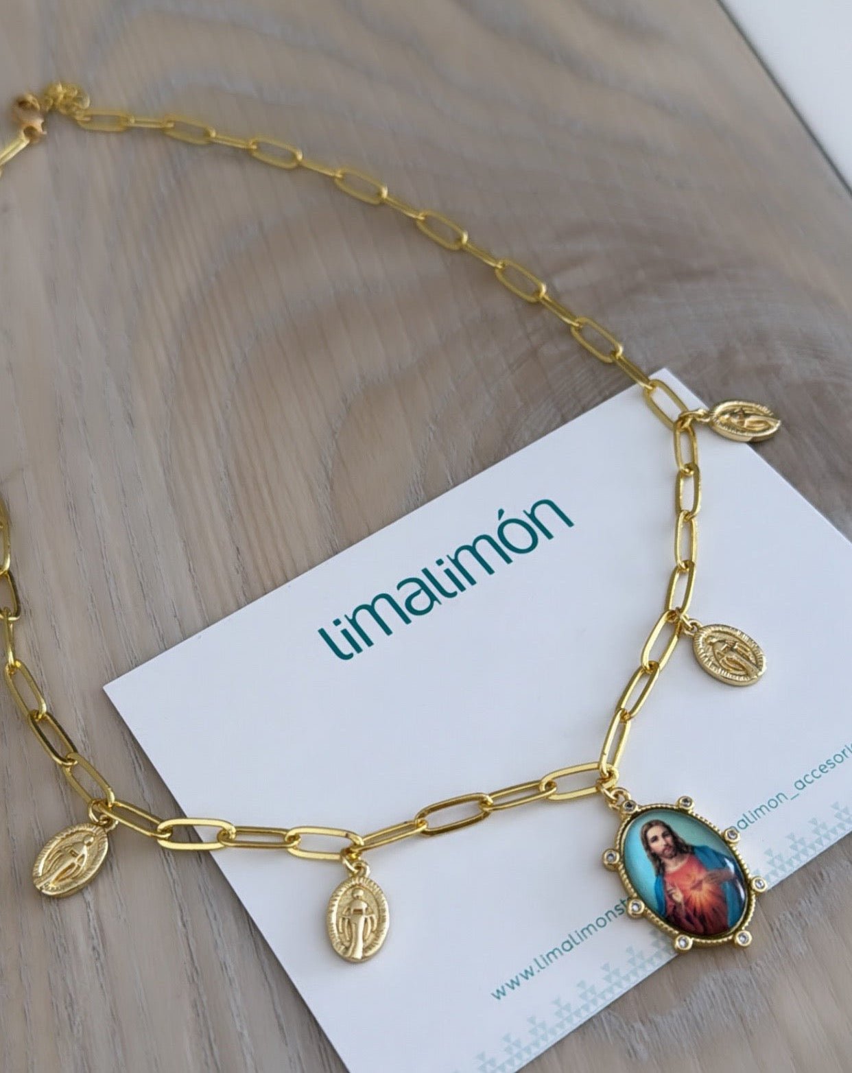 Corazon de Jesus Necklace - LimaLimón Store