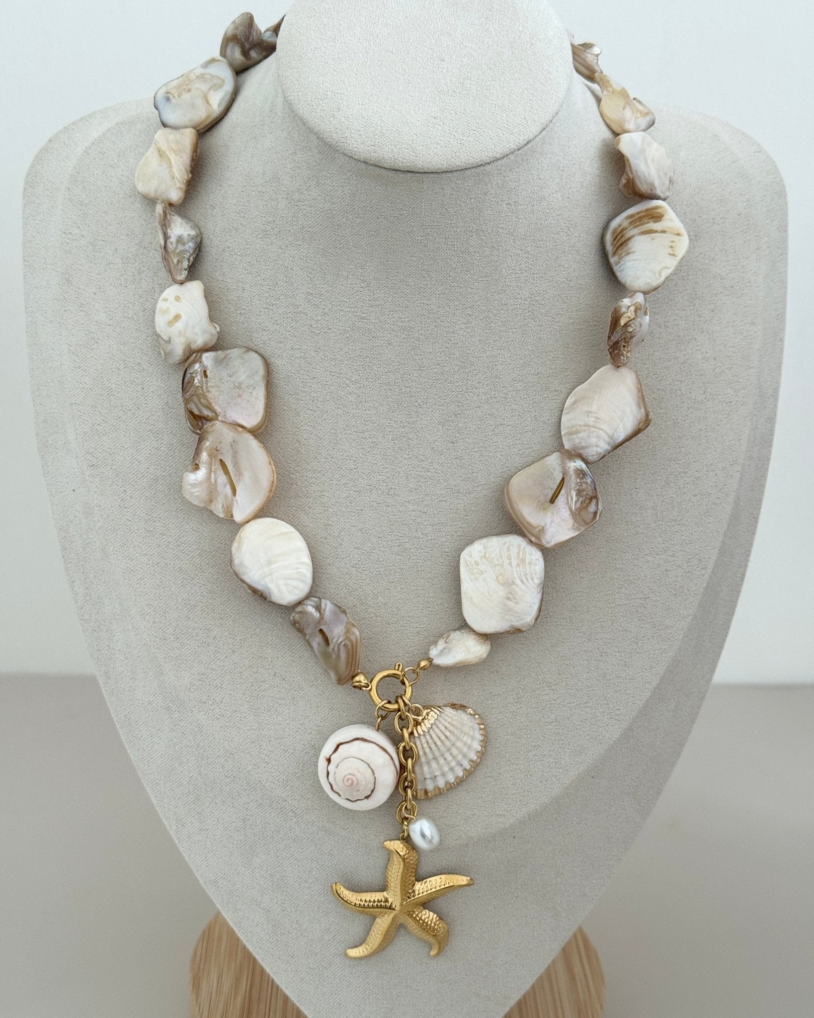 Costa Charm Necklace - Necklaces | LimaLimón Store - 2