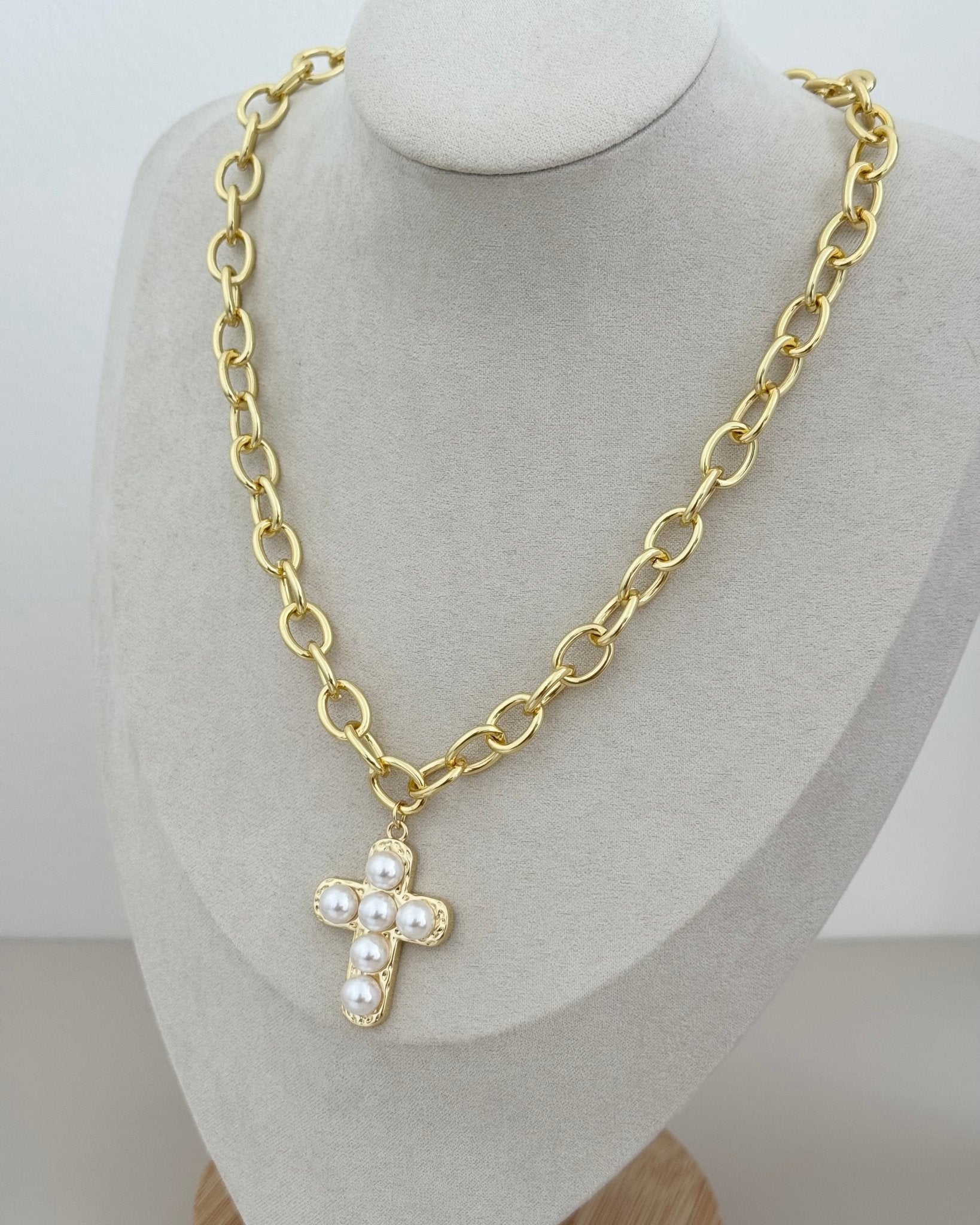 Cross Pearls Necklace - LimaLimón Store