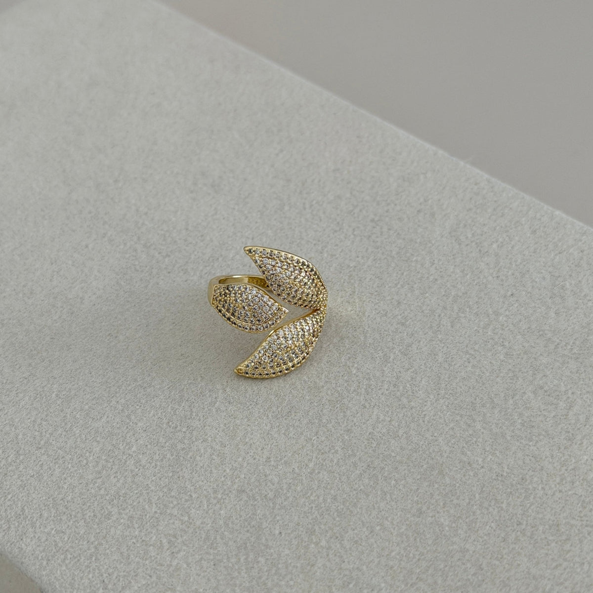 Crystal Leaf Statement Ring - ring jewelry | LimaLimón Store - 1