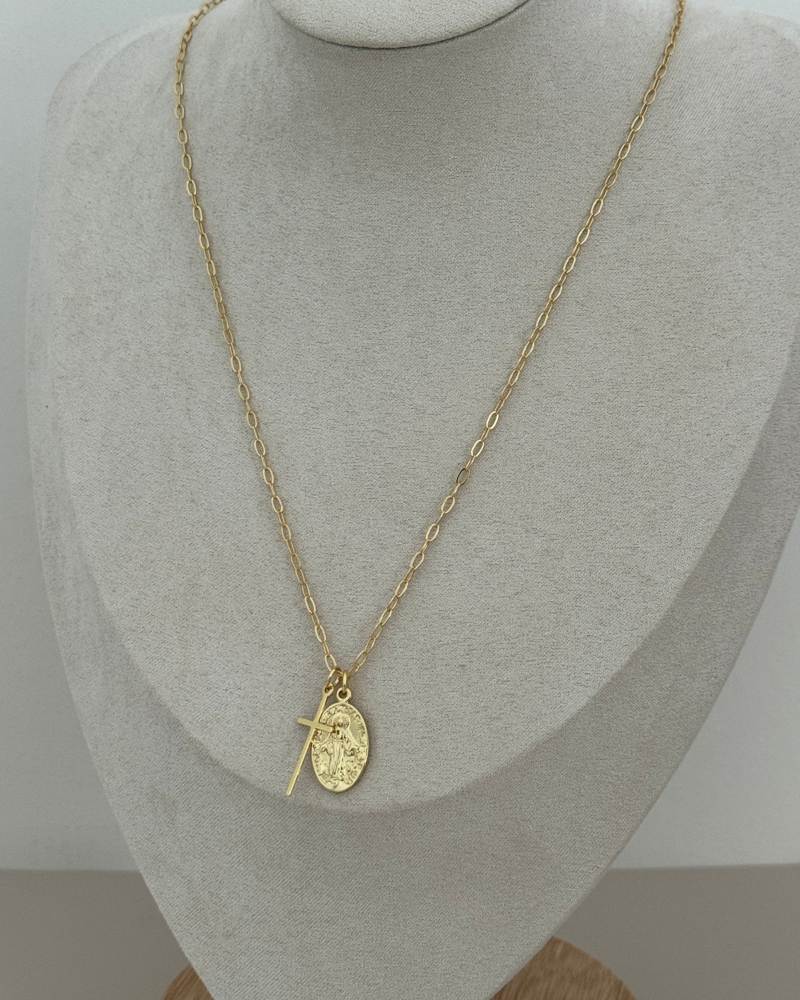 Divine Grace Necklace - Necklaces | LimaLimón Store - 3