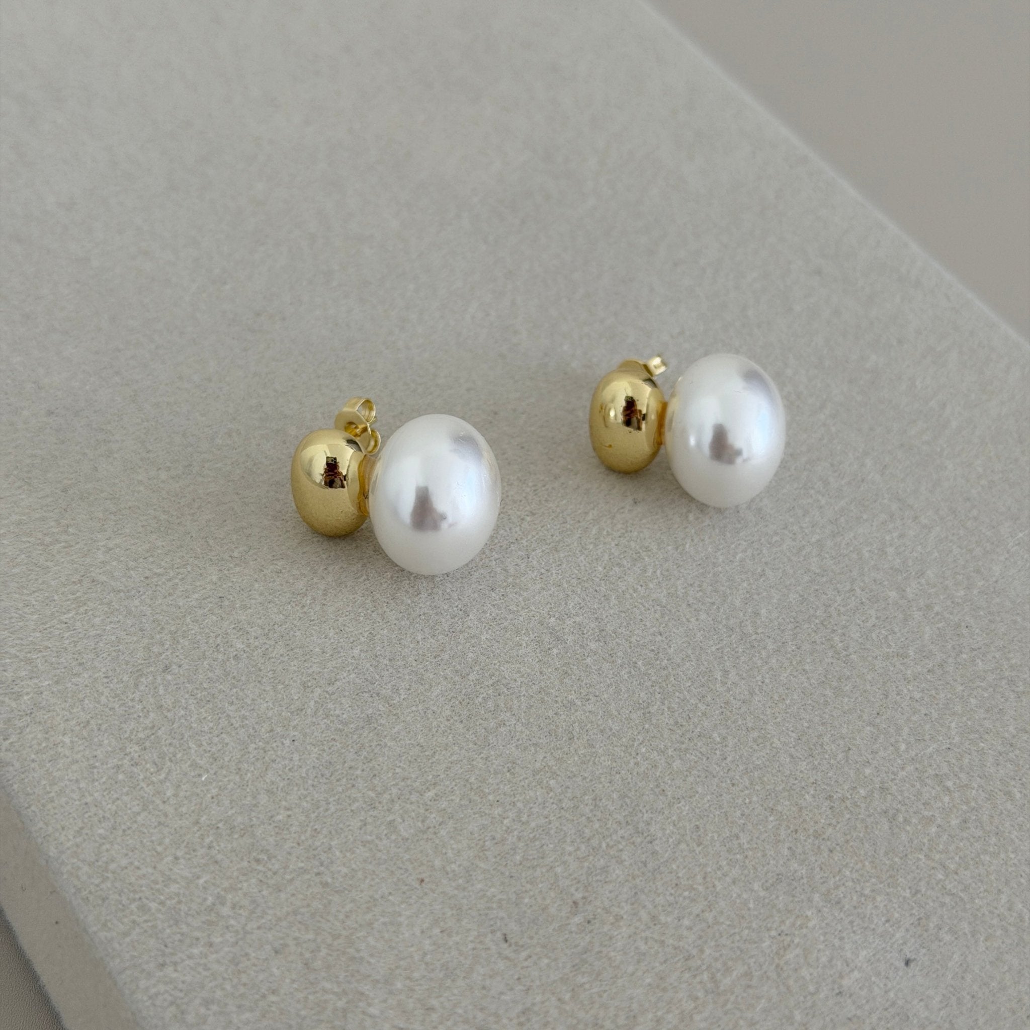 Dual Pearl & Gold Stud Earrings - Earring | LimaLimón Store - 1