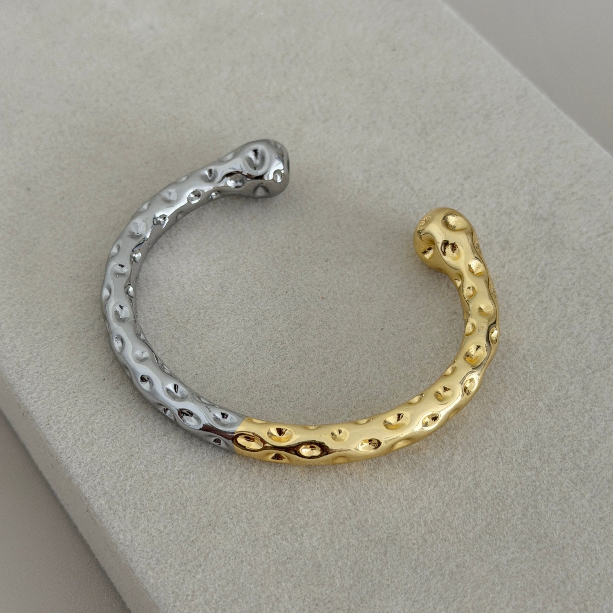 Dual Tone Hammered Cuff - Bracelets | LimaLimón Store - 4