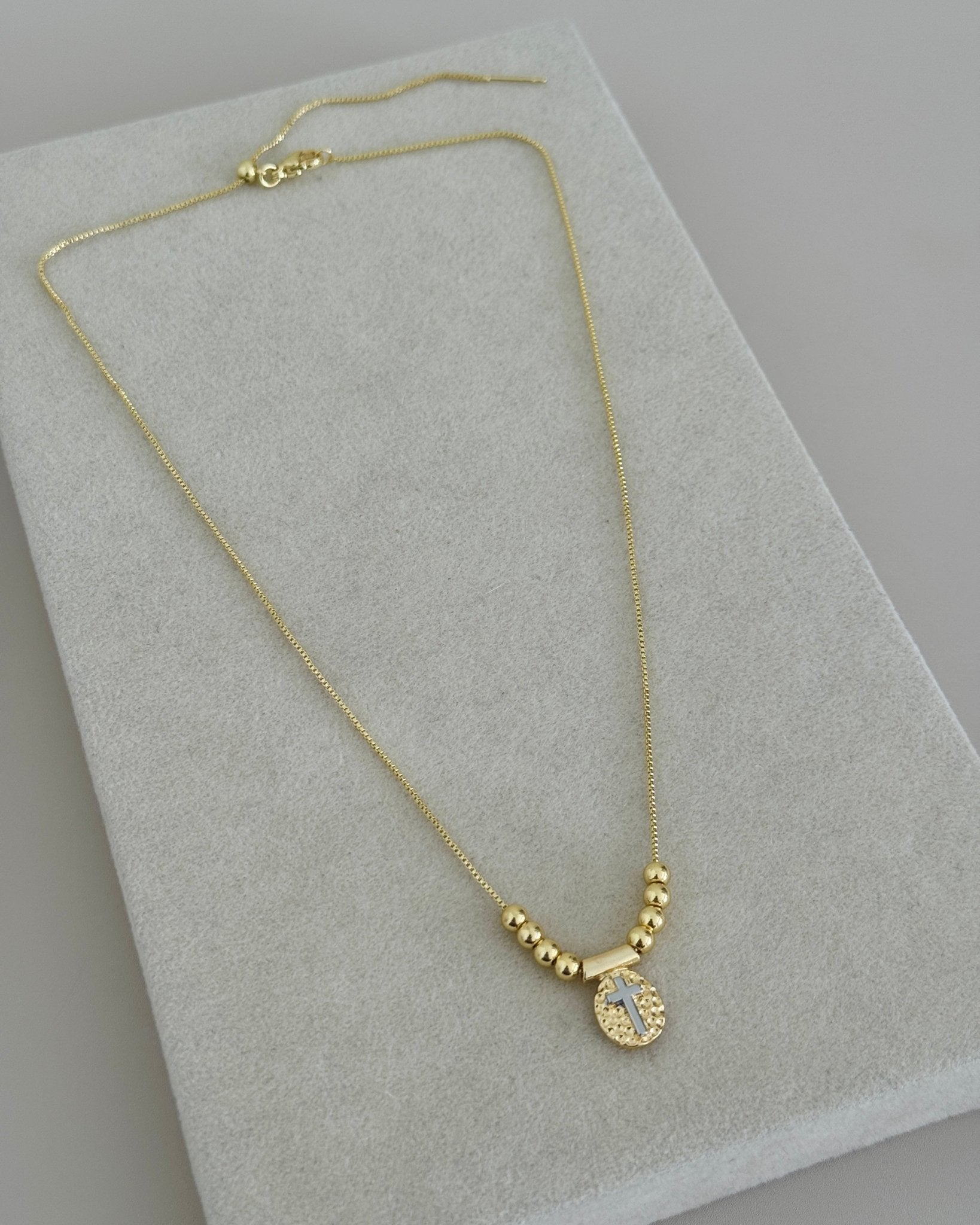 Faith Medallion Beaded Necklace - Necklace | LimaLimón Store - 2