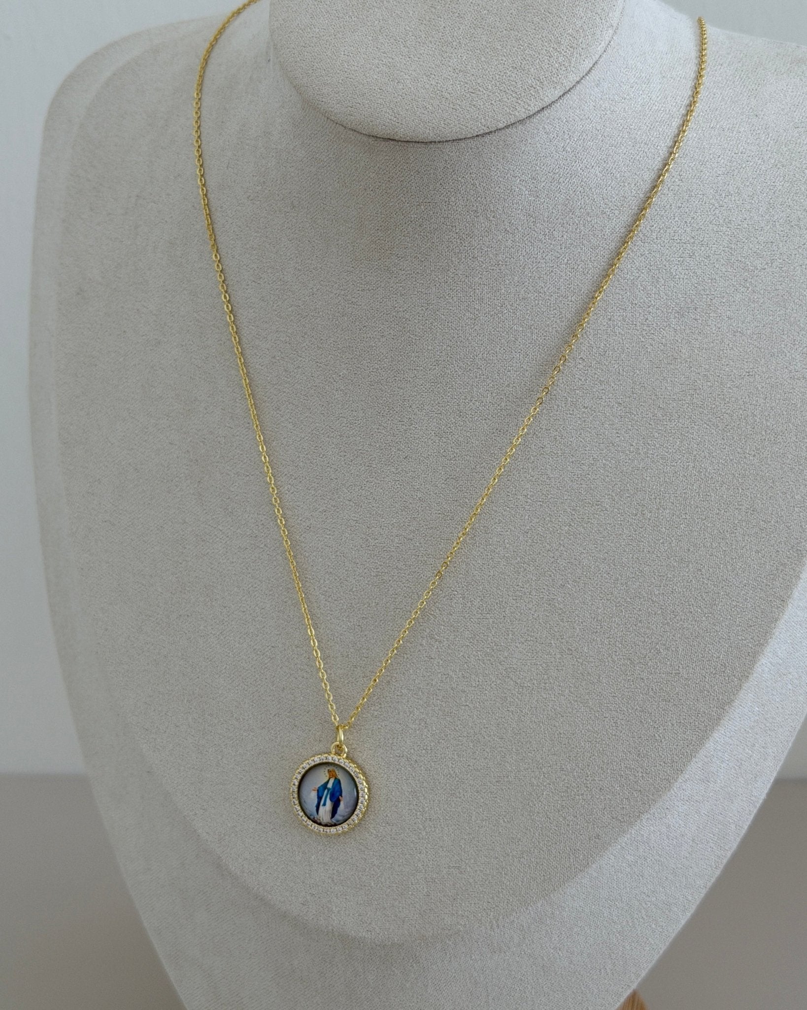 Faith Medallion Necklace - Necklace | LimaLimón Store - 1