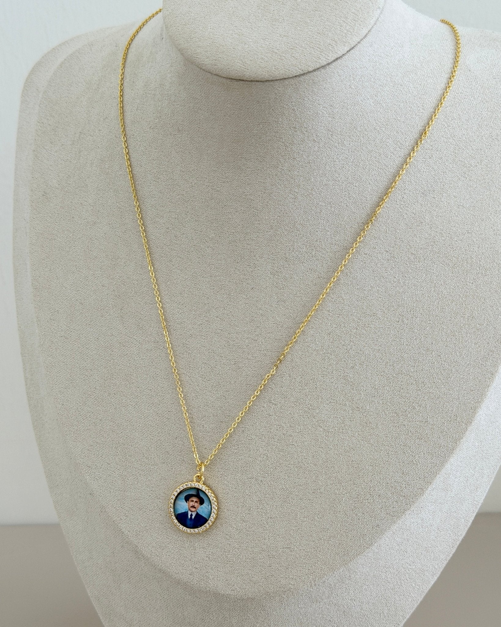 Faith Medallion Necklace - Necklace | LimaLimón Store - 2